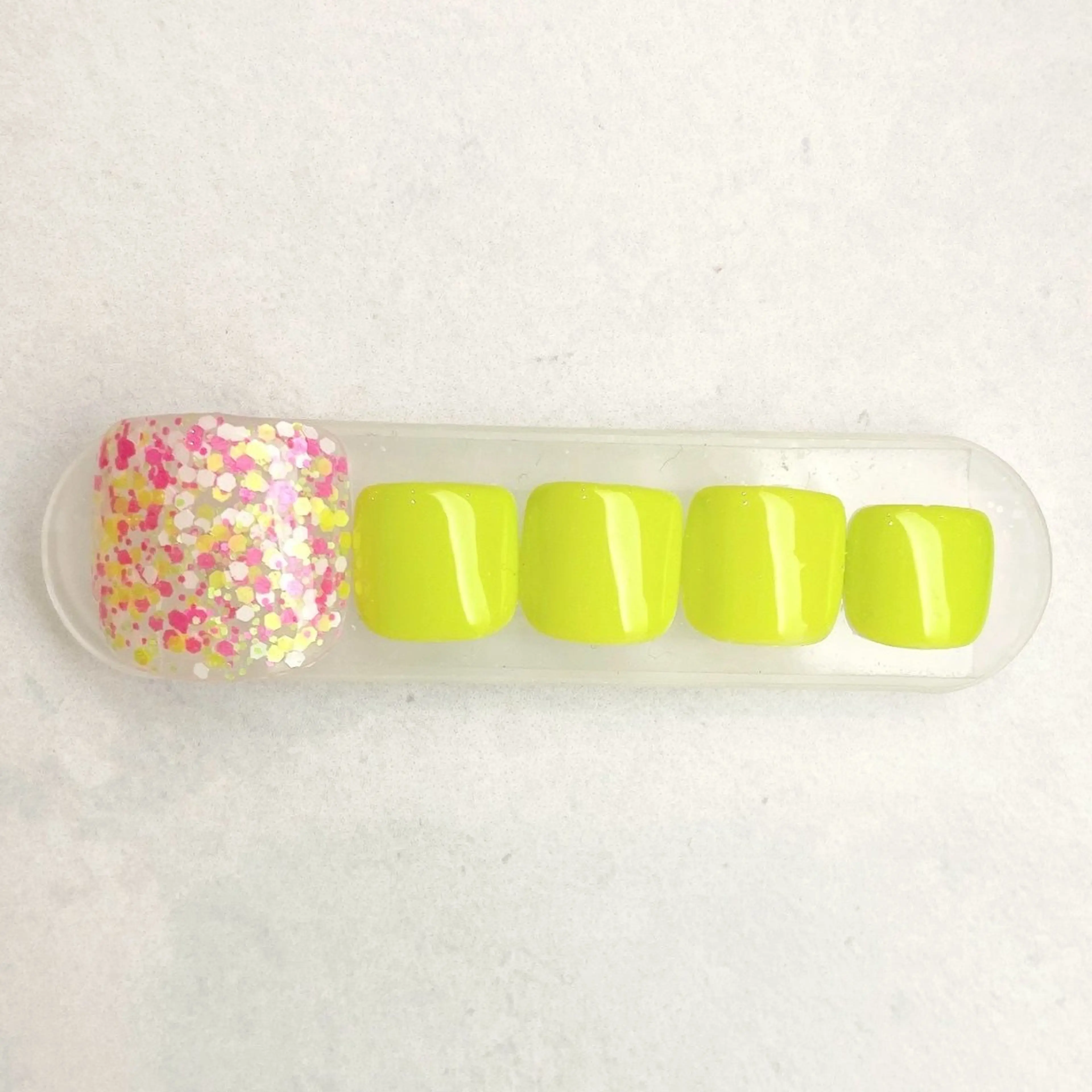 ネイル 早野 美菜子のネイルデザイン