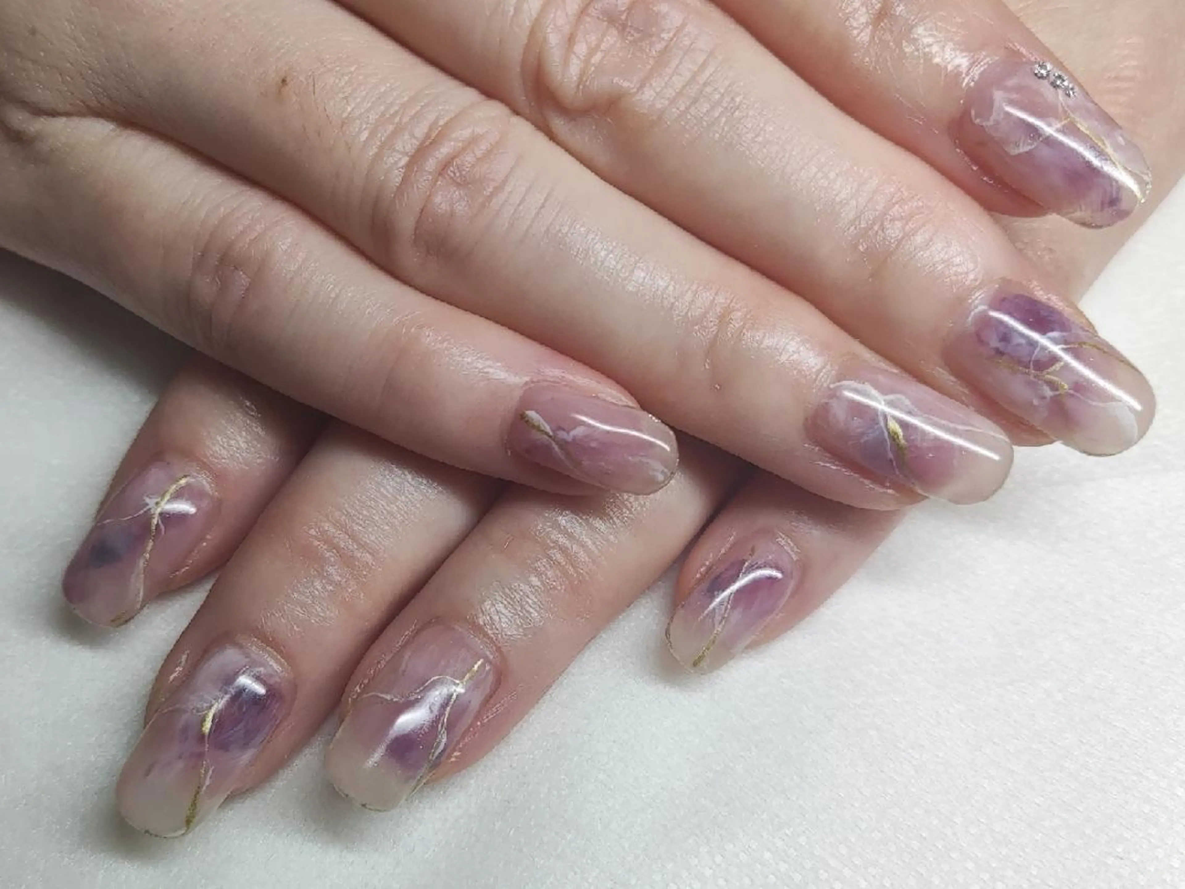 セミロング ネイル パープルカラー ジェルネイル 大理石ネイル(マーブル) 持ち込み ニュアンスネイル 川畑爪商店 品川高輪 同時施術が人気🌿のネイルデザイン