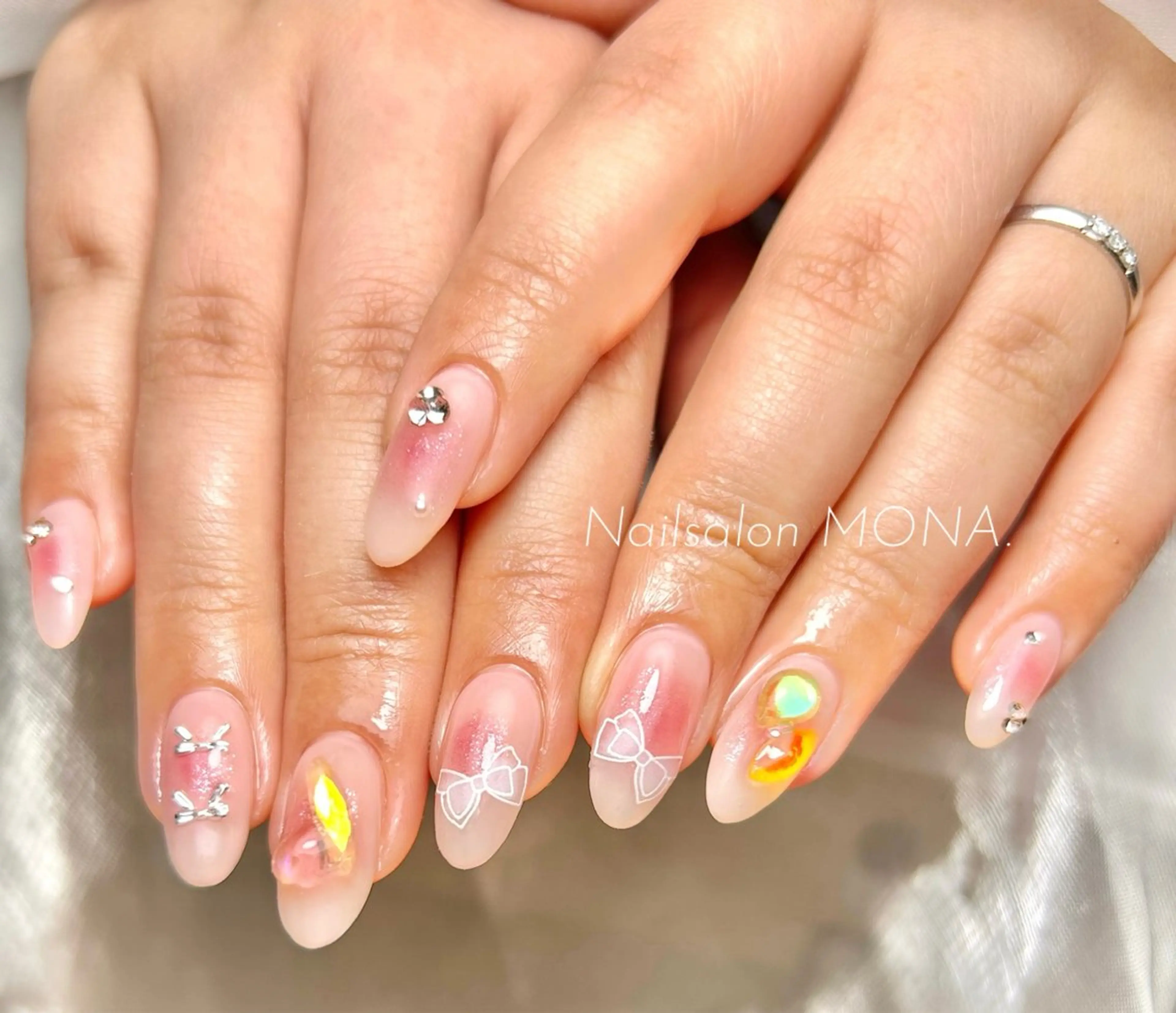 ネイル ワンホンネイル ハンドネイル Nailsalon MONA.のネイルデザイン