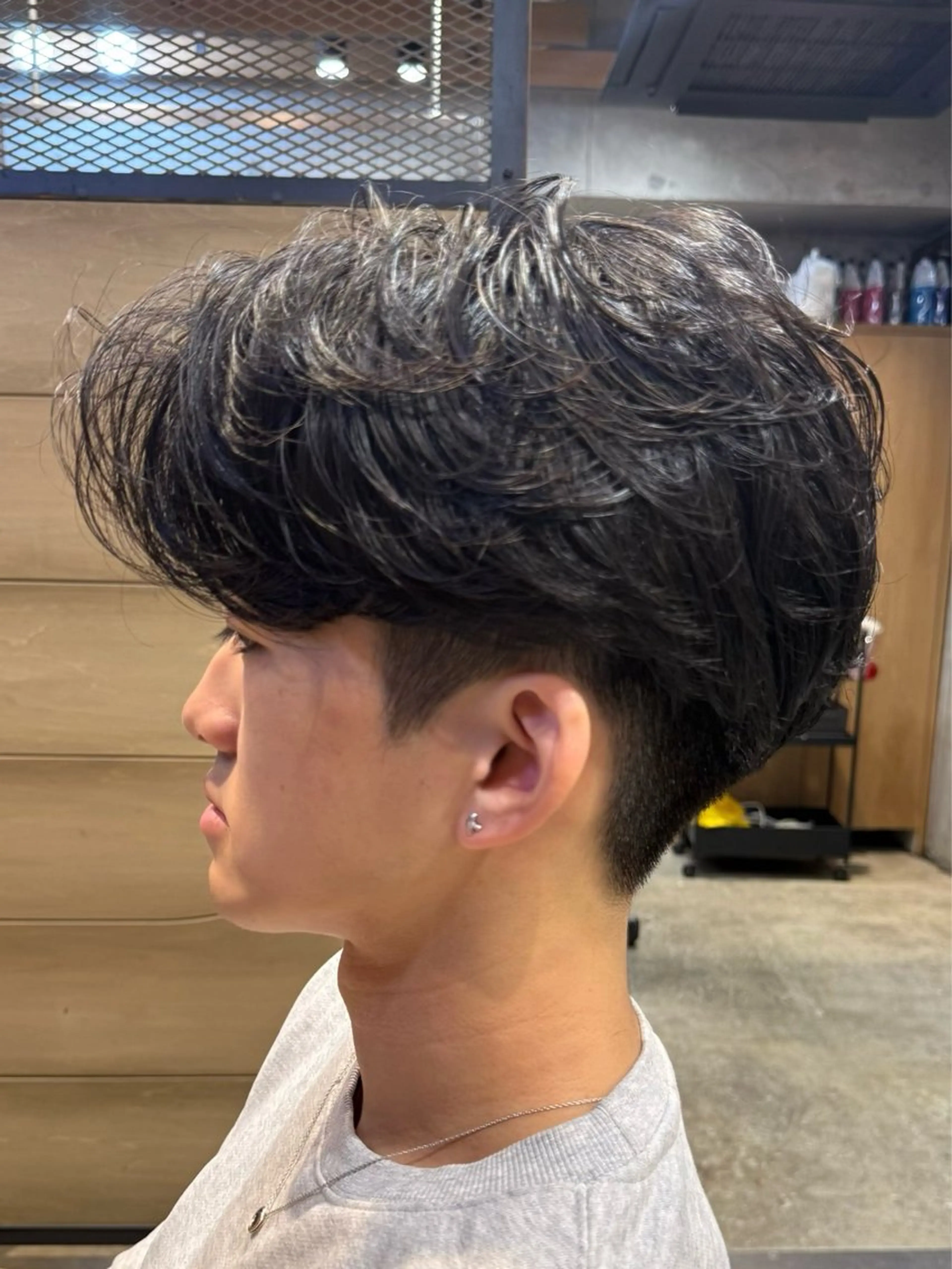 ショート パーマ メンズ ビジネス センターパート フェードカット フェザーパーマ メンズ韓国風 カット パーマ トリートメント ヘアセット amie高崎所属・高崎メンズパーマ 髪質改善TAKEのヘアスタイル