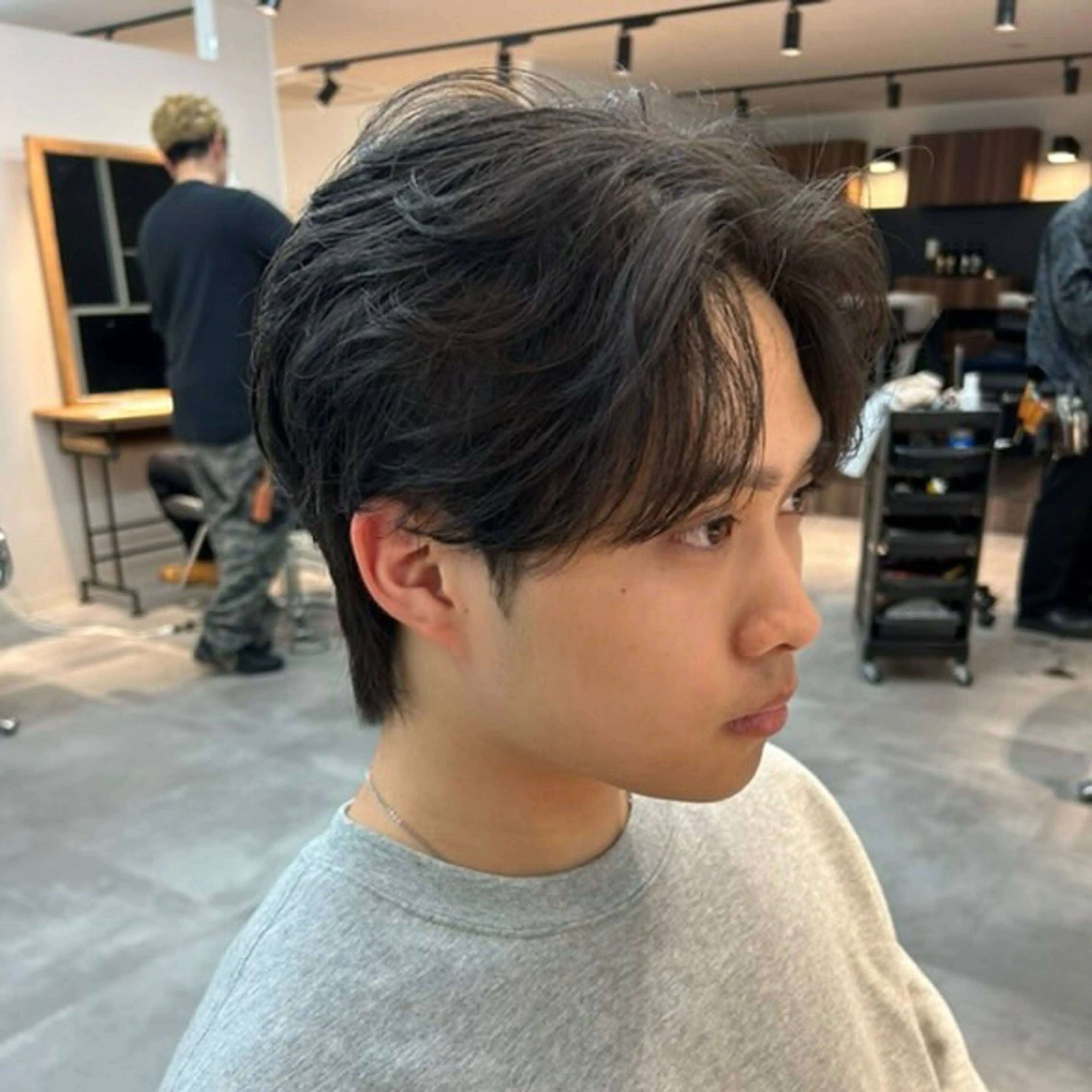 パーマ メンズ フェザーパーマ カルマパーマ メンズ韓国風 メンズパーマ メンズショート カット パーマ 男の理想を叶える🔥 メンズパーマ特化｜関のヘアスタイル