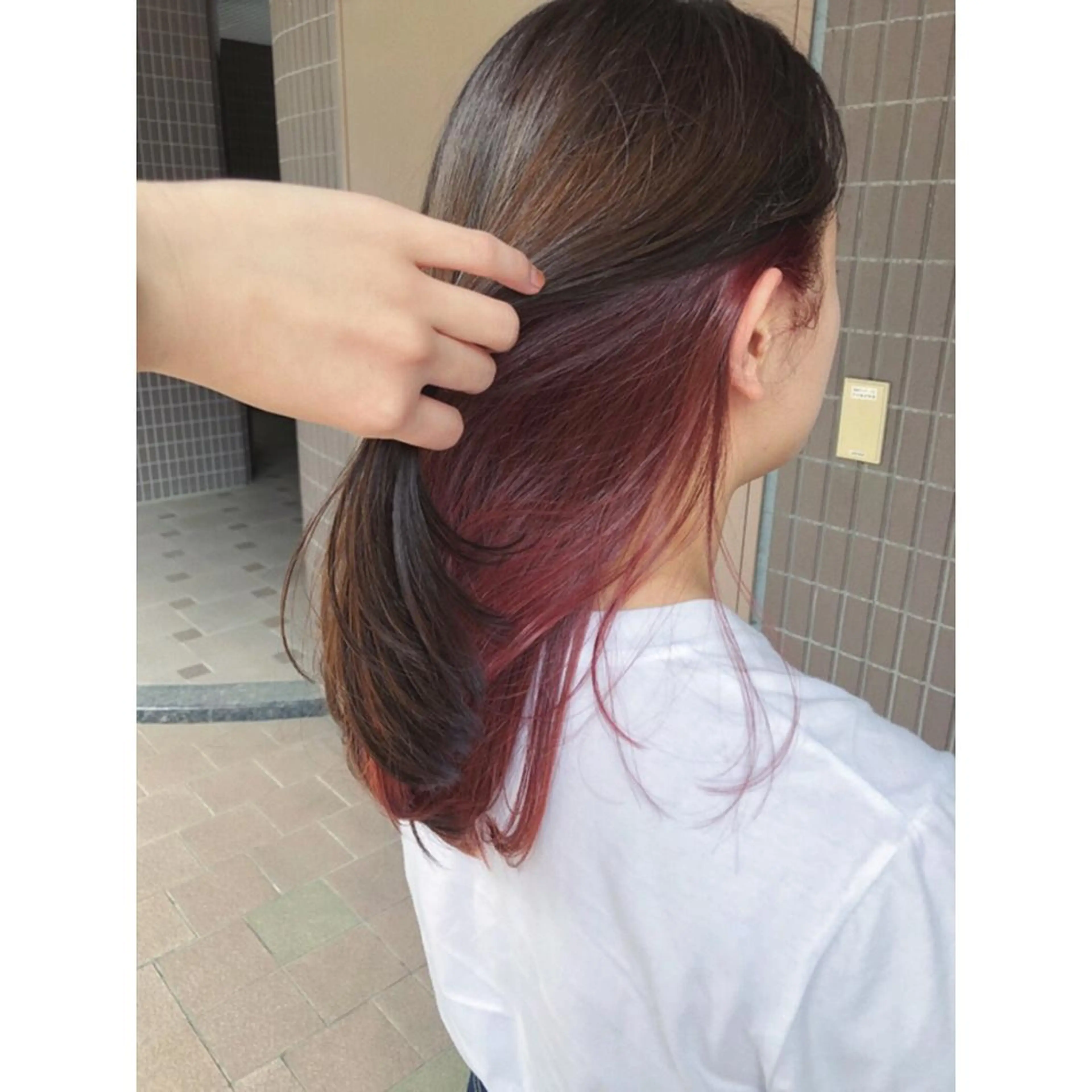 カラー インナーカラー レッドカラー 後藤 陽花子のヘアスタイル