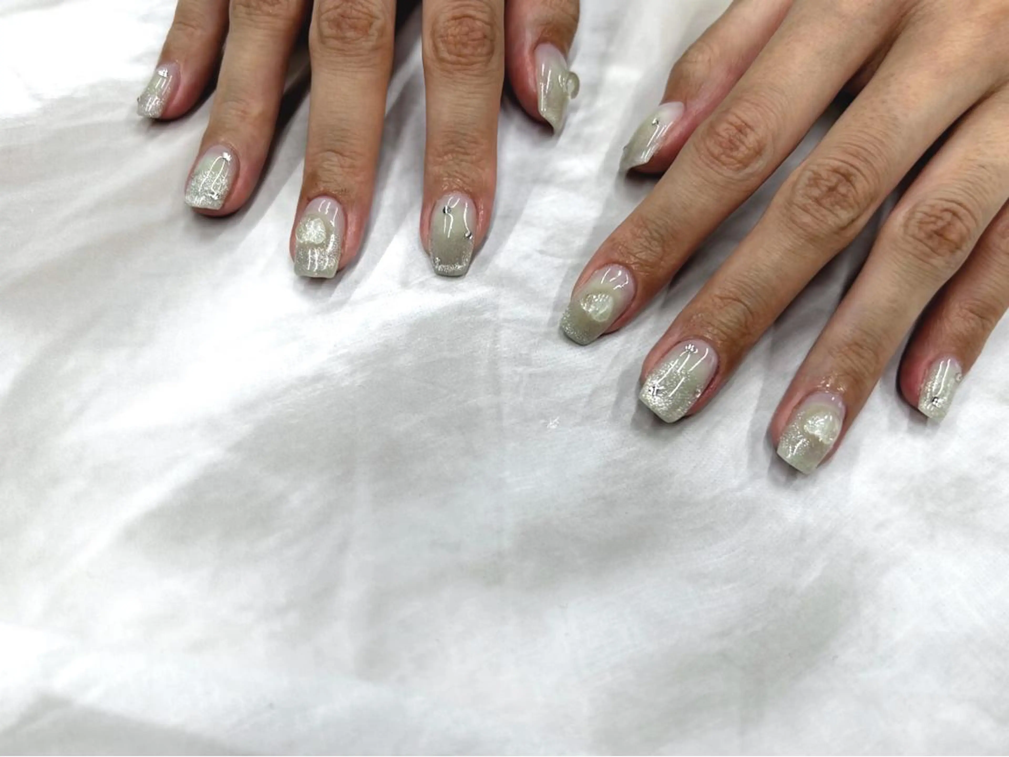 ネイル チークネイル グリーン パステルネイル ハンドネイル Nail Salon agré所属・agré ネイルサロン　アグレのネイルデザイン