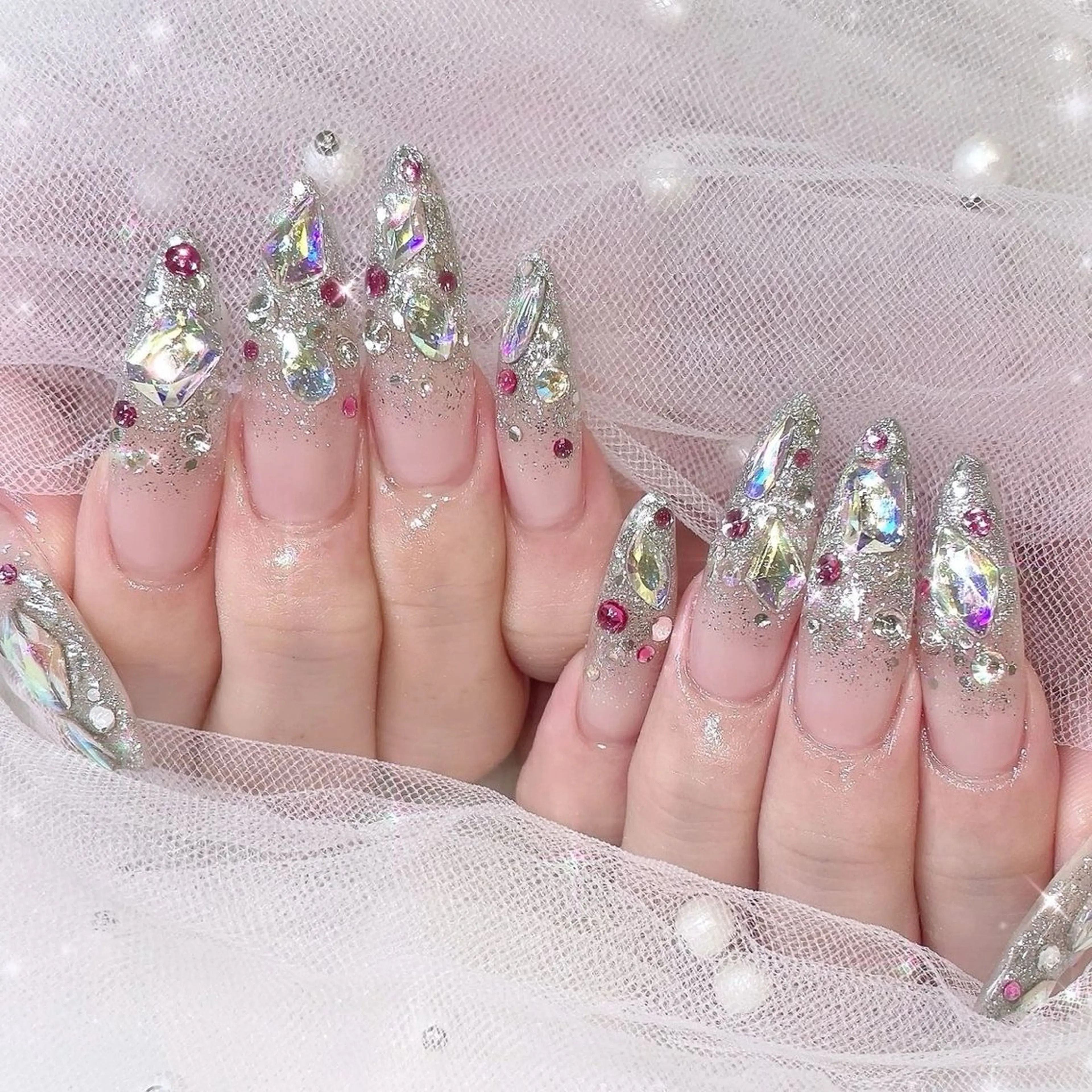 ネイル 長さ出し グラデーション 卒業式 キラキラネイル マグネットネイル Lee Nailsのネイルデザイン