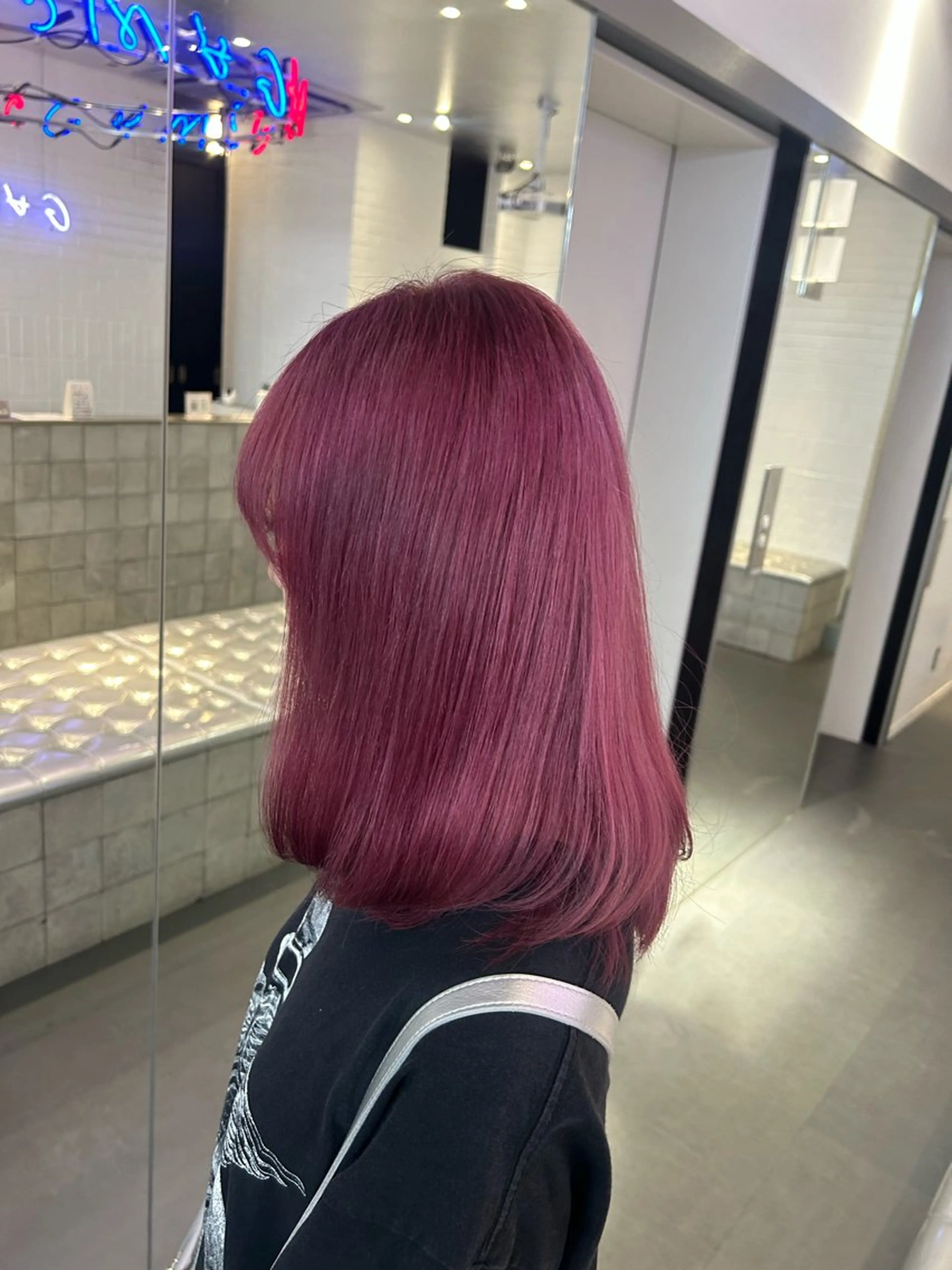 ミディアム カラー ヘアアレンジ 🎀ハイトーン×艶髪 🎀さや 💜のヘアスタイル