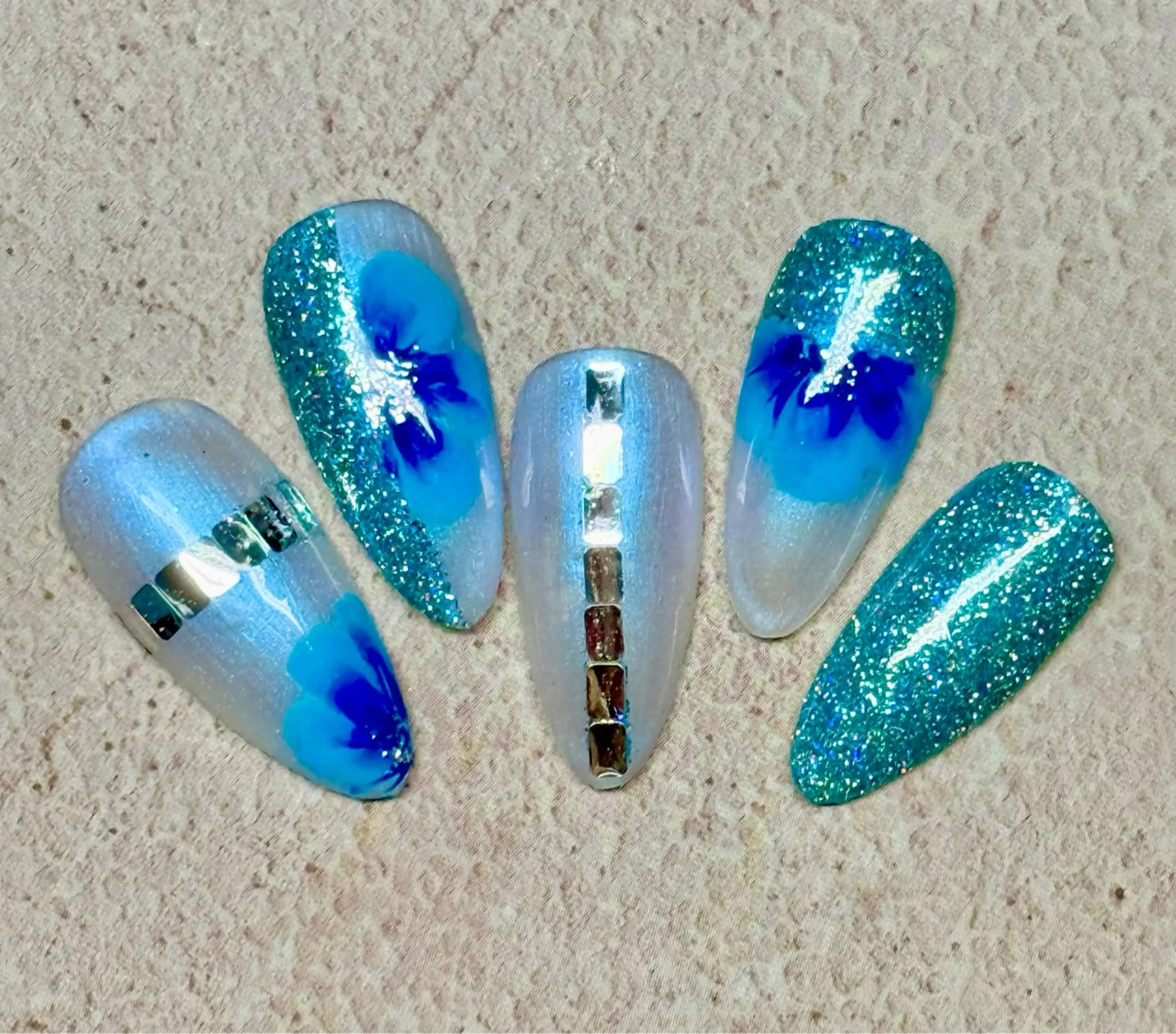 ネイル アートネイル チークネイル フレンチネイル 氷ネイル・うるうるネイル キラキラネイル M.N_ nailのネイルデザイン