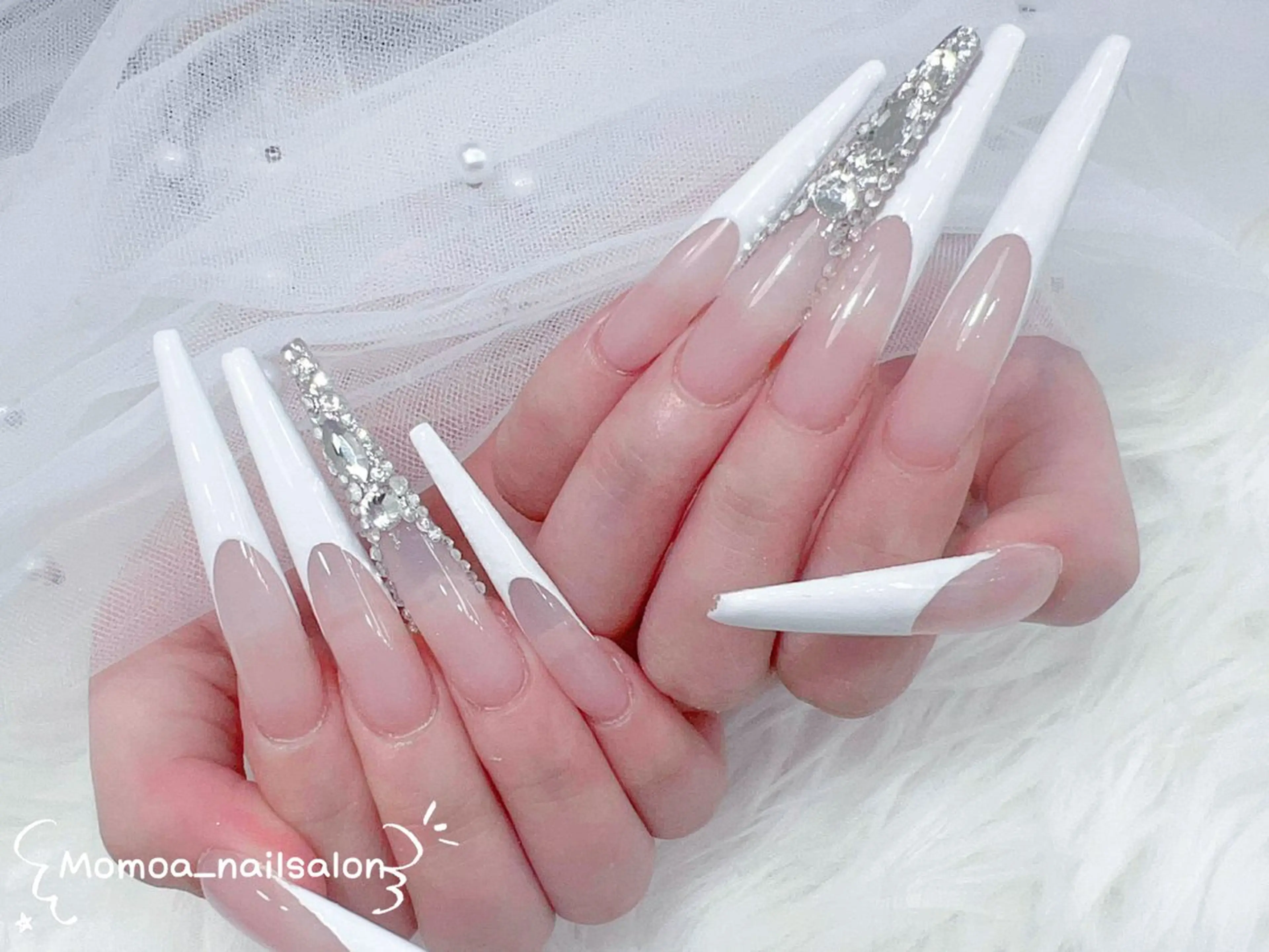 ネイル 成人式 ロングネイル マグネットネイル 大理石ネイル(マーブル) リボン ハンドネイル MoMoA Nail ネイル長さ出し専門店のネイルデザイン