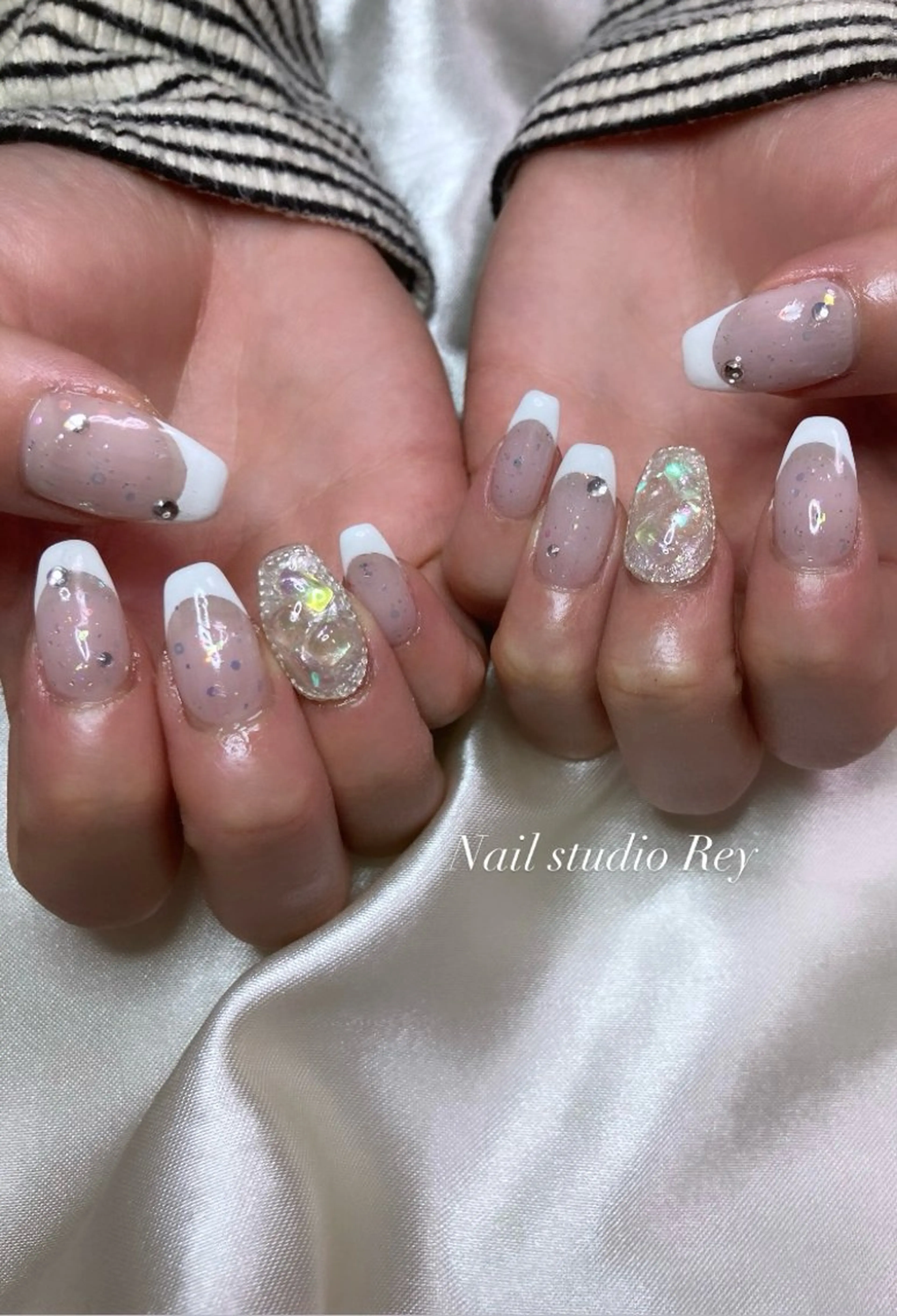 ネイル オーロラネイル フレンチネイル ホワイト ecrin (エクラン)のネイルデザイン