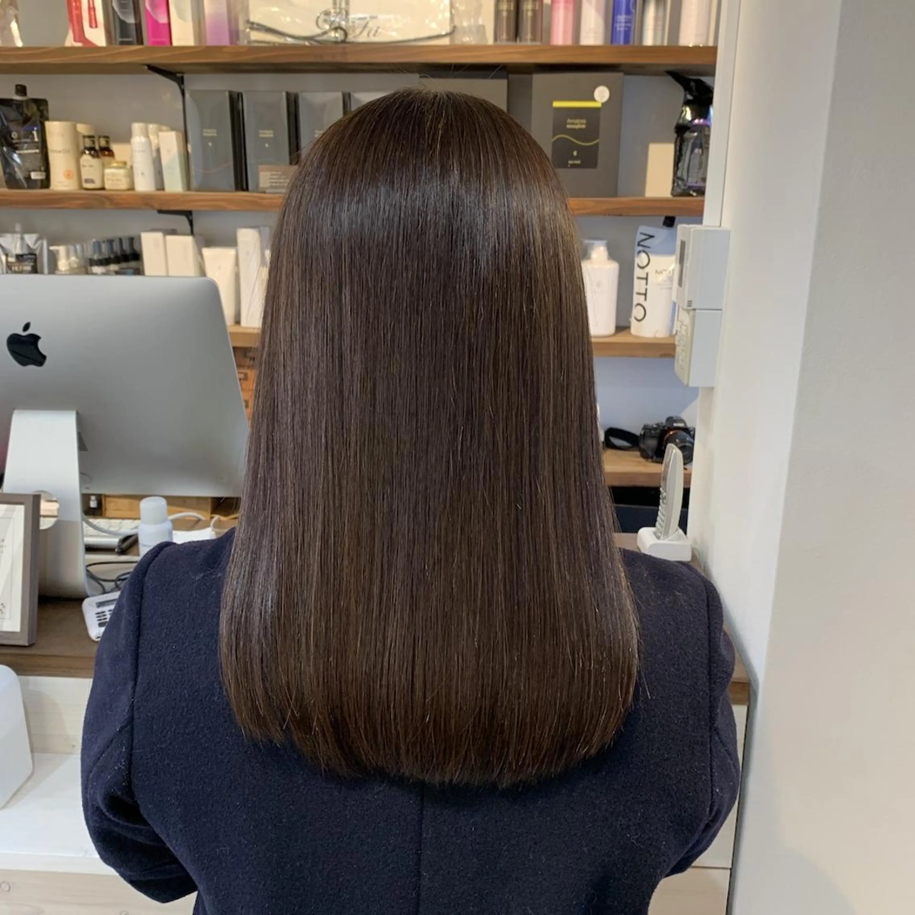 セミロング 縮毛矯正 丸山 真菜のヘアスタイル