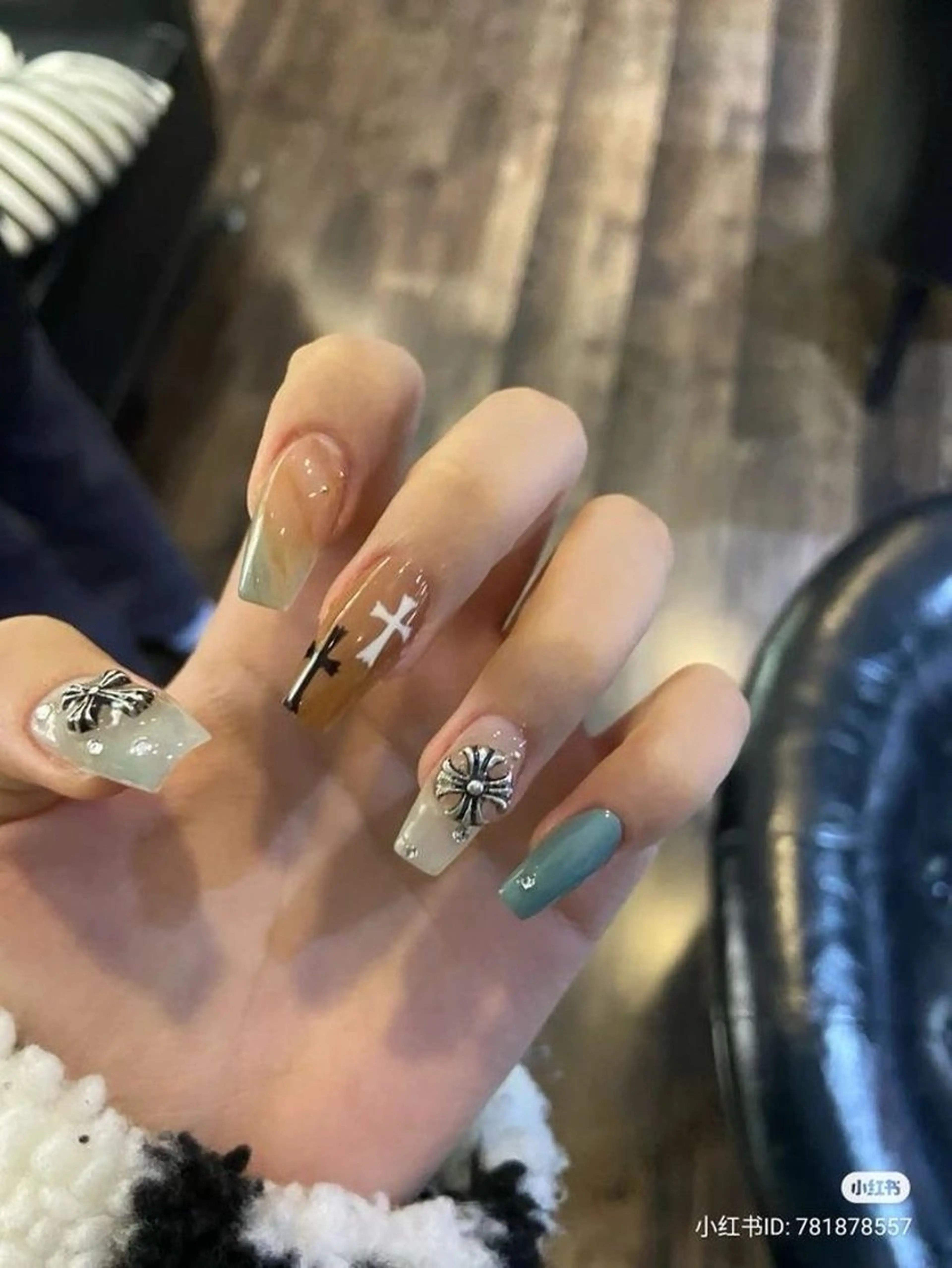 ネイル グラデーション ラメ(グリッター) マグネットネイル ミラーネイル ニュアンスネイル ハンドネイル 波 なみのネイルデザイン