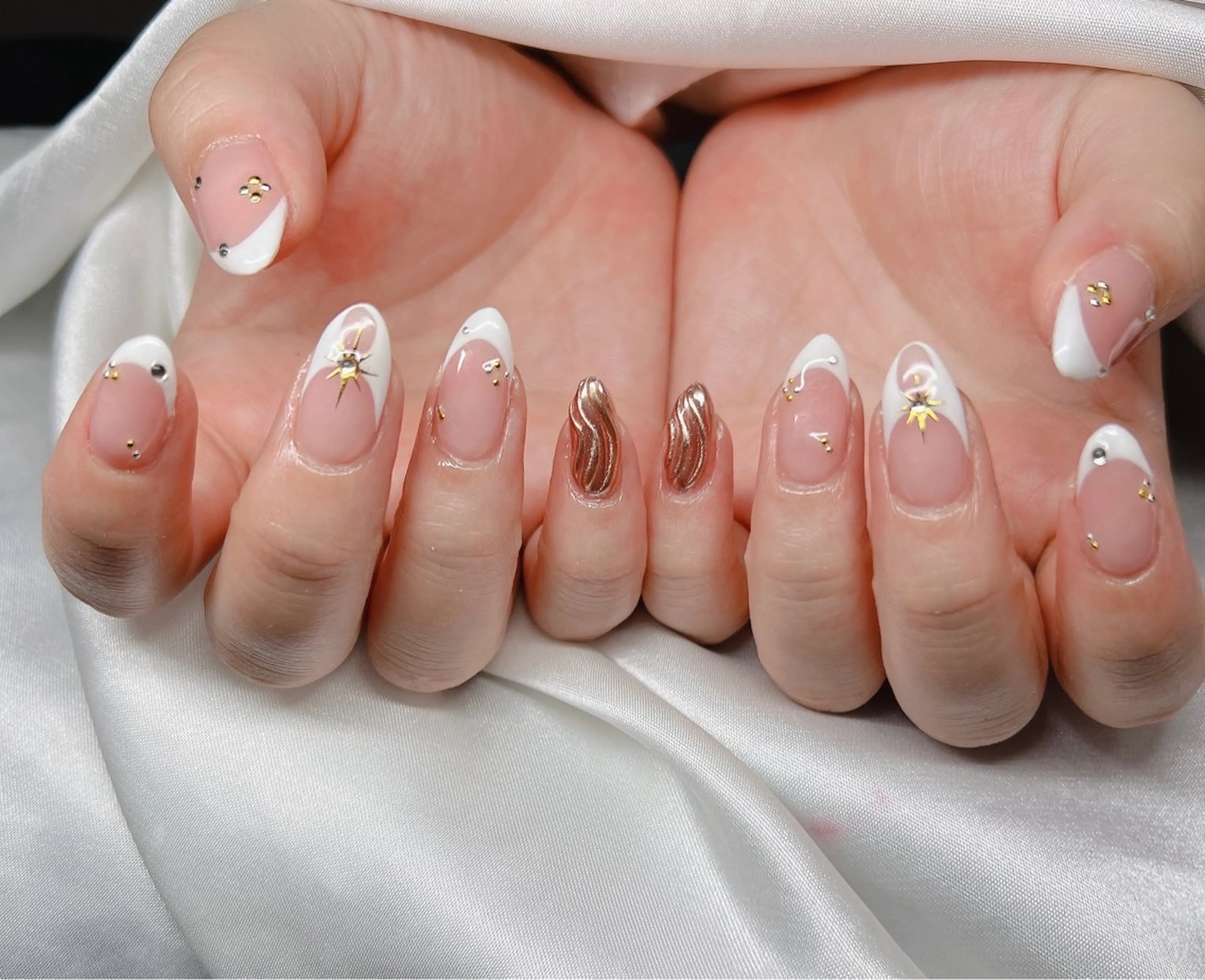 ネイル 長さ出し グラデーション 卒業式 キラキラネイル マグネットネイル ハンドネイル Lee Nailsのネイルデザイン