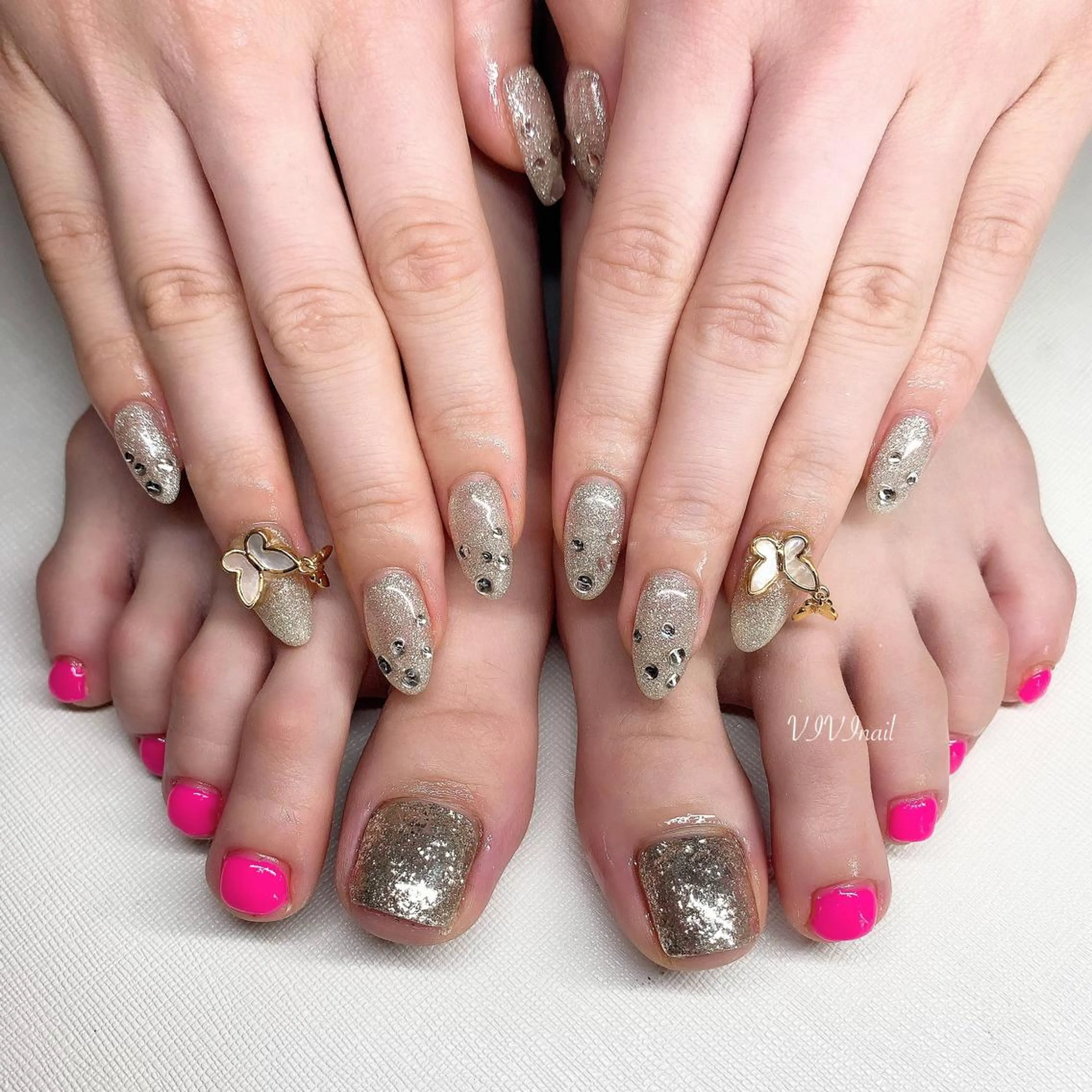 ネイル フットネイル キラキラネイル ワンカラーネイル フットネイル vivi nailのネイルデザイン