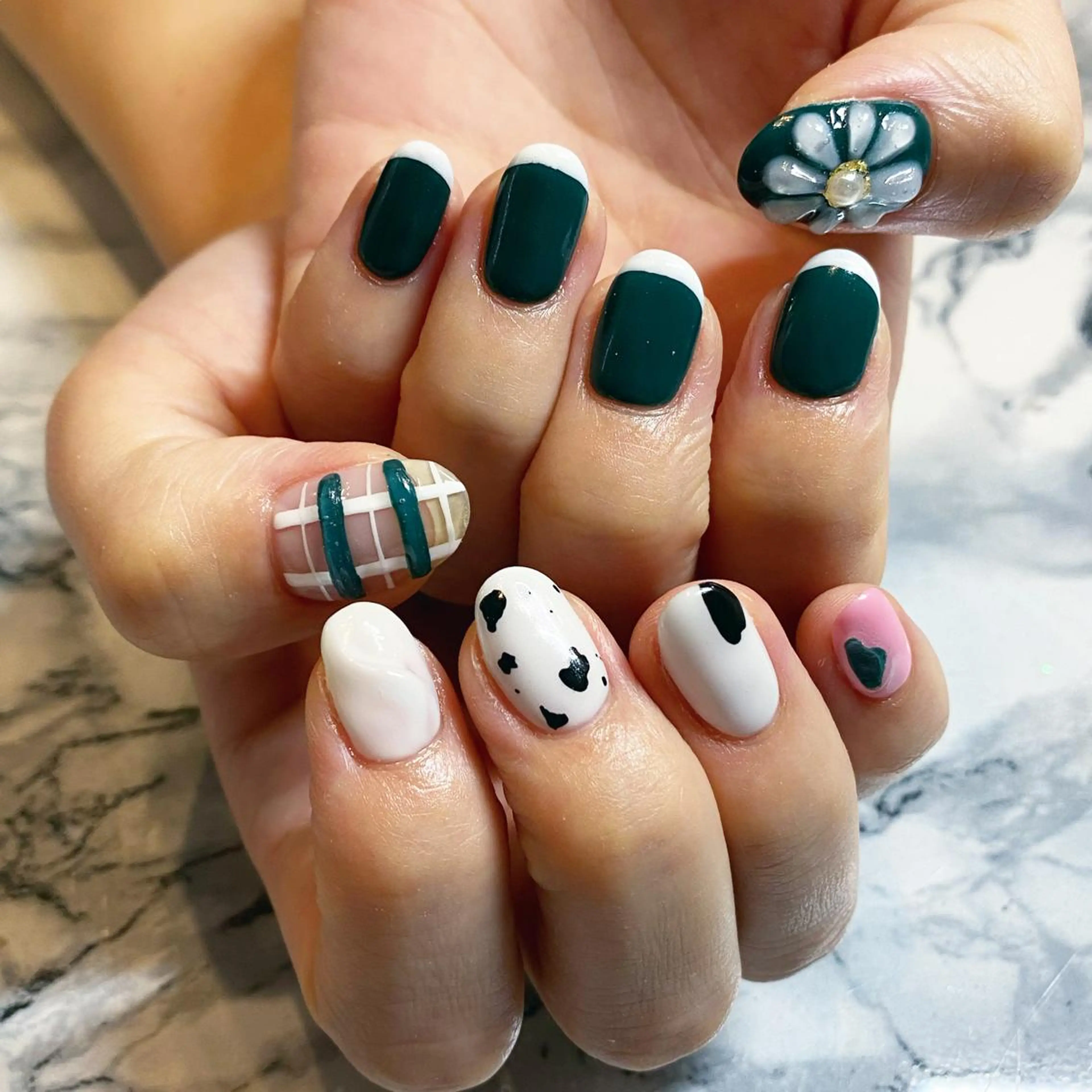 ネイル アートネイル オーロラネイル グリーン 韓国ネイル ニュアンスネイル To Me Nail所属・🩵 mei🩵のネイルデザイン