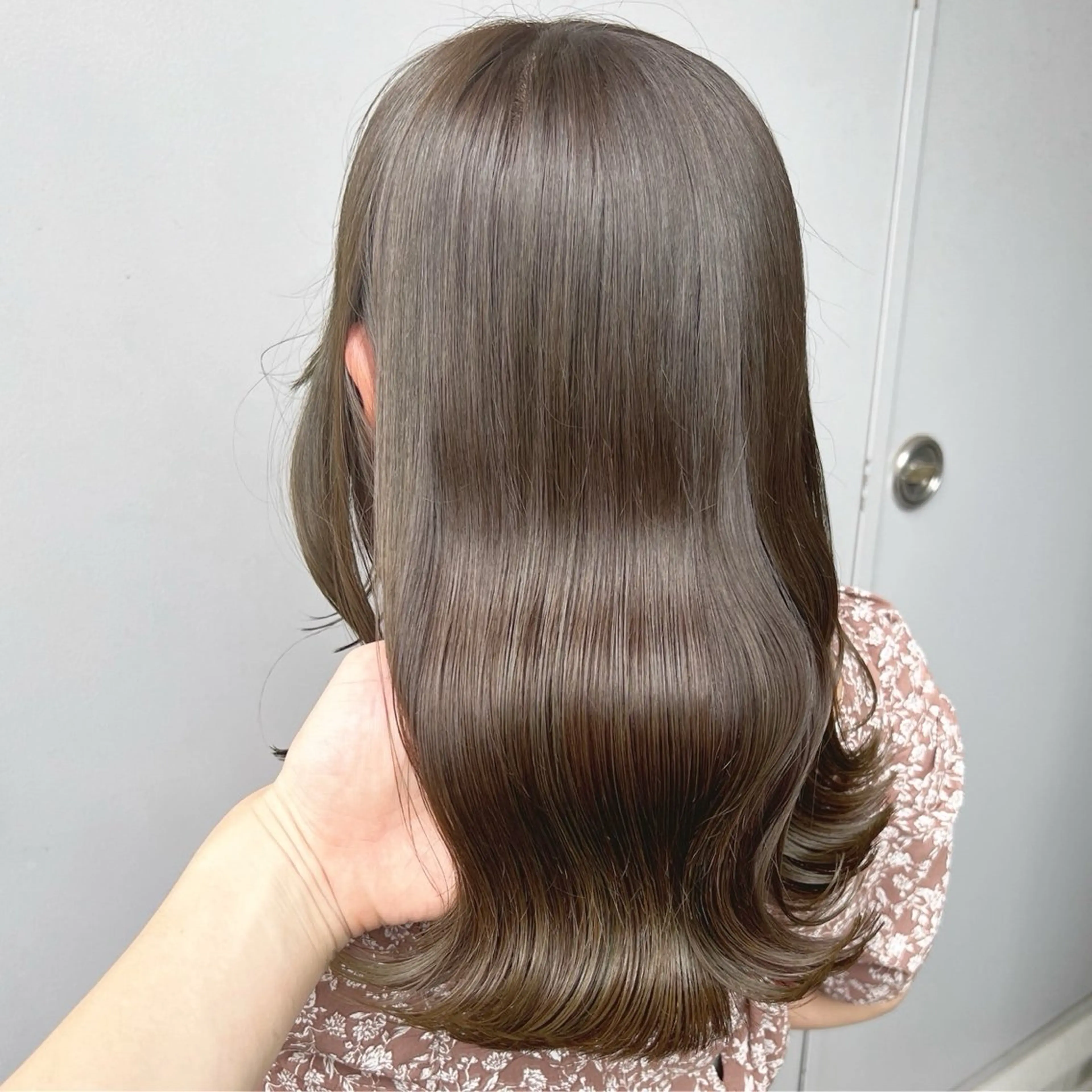 ロング カラー パーマ ヘアアレンジ メンズ キッズ カット ヘアカラー トリートメント 🦋韓国レイヤー/ 透明感グレージュ🦋のヘアスタイル