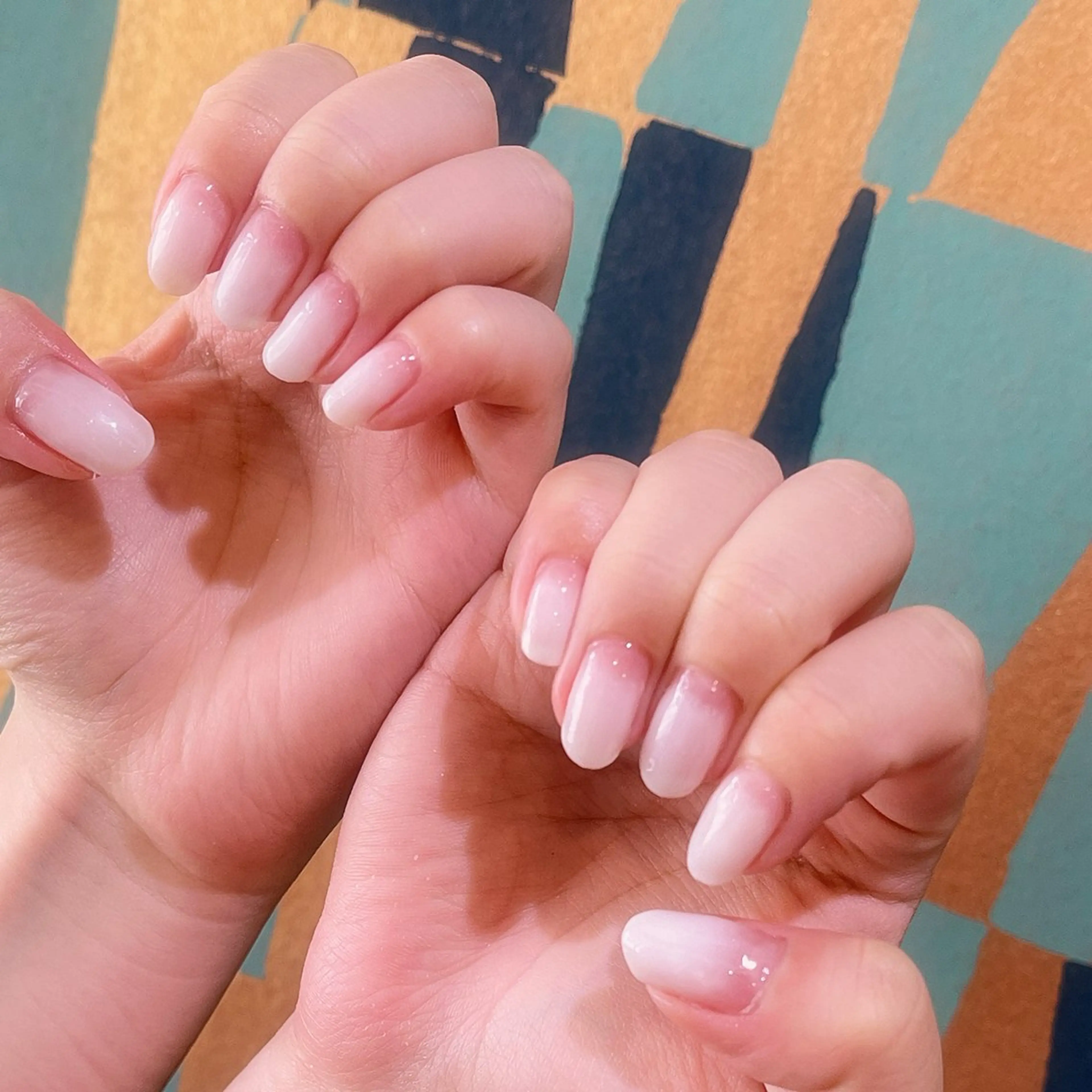 ネイル グラデーション ホワイト ネイルハウス✴︎ふたご座所属・ネイルハウスふたご座 Natsumiのネイルデザイン