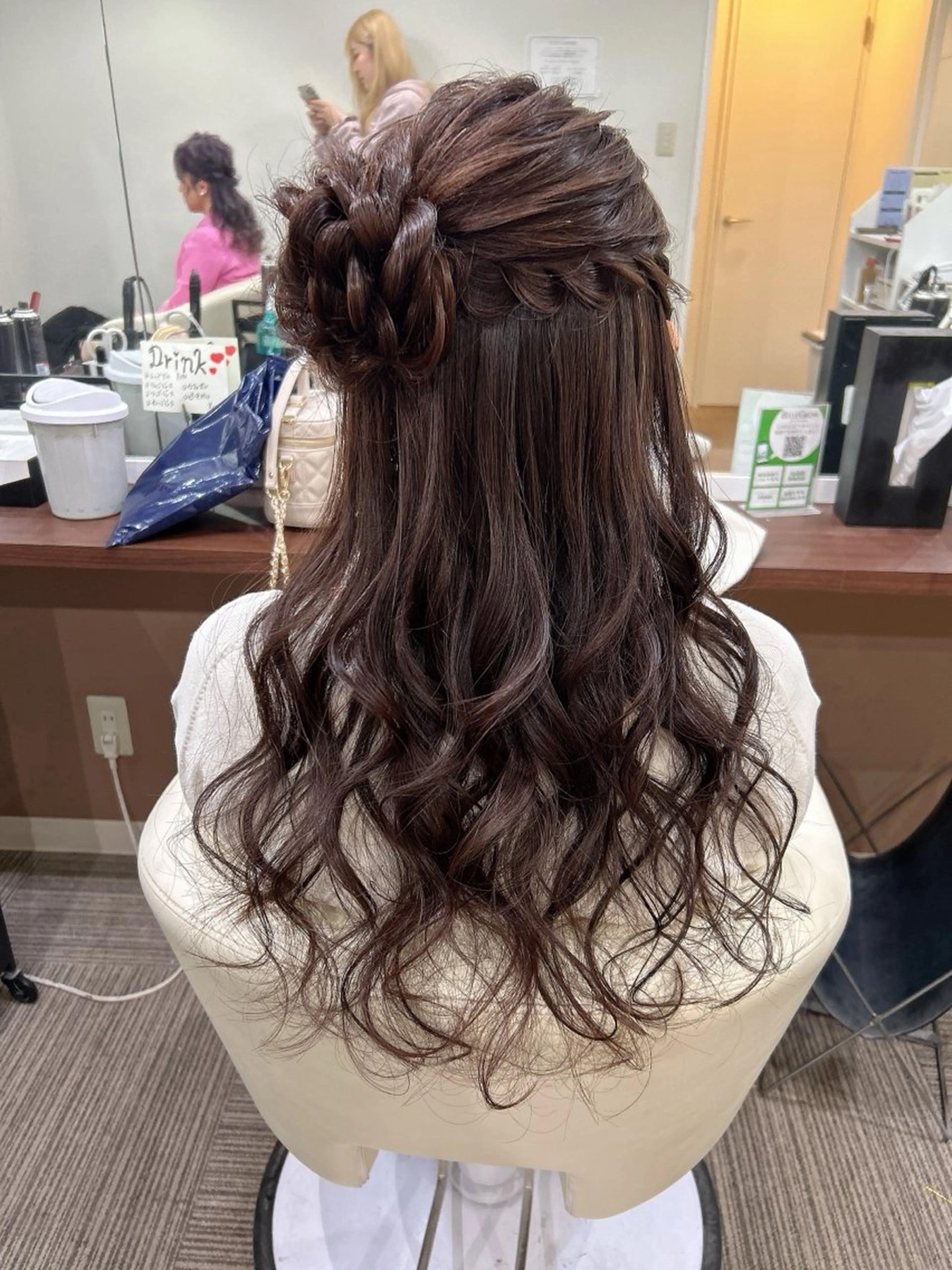 ロング お団子ヘア ロング ベルグロー所属・ベルグローヘアセット 🤍まりこのヘアスタイル