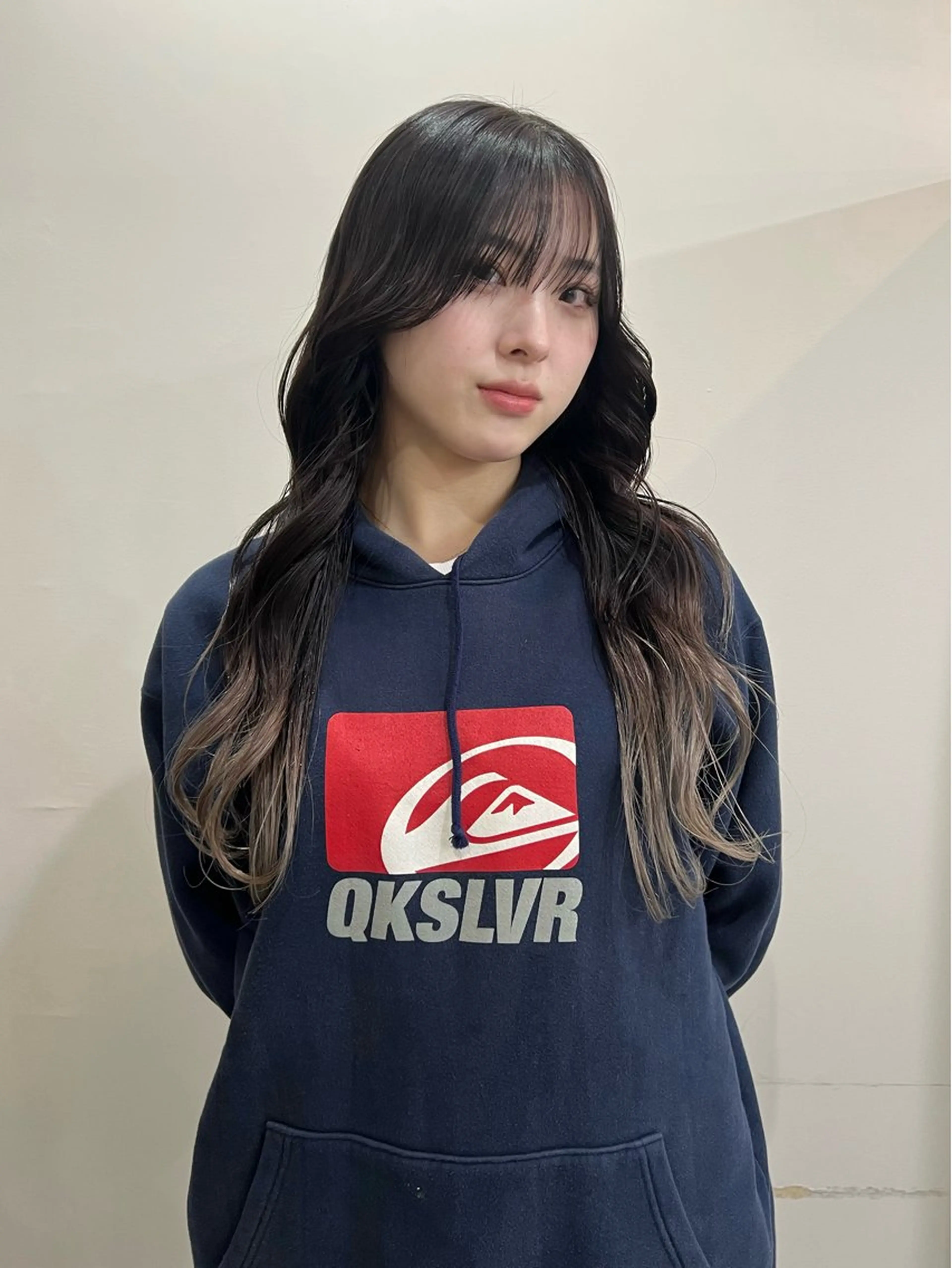 ロング カラー グレージュ ヘアカラー 切りっぱなしボブ/ ブリーチカラー/大塚のヘアスタイル