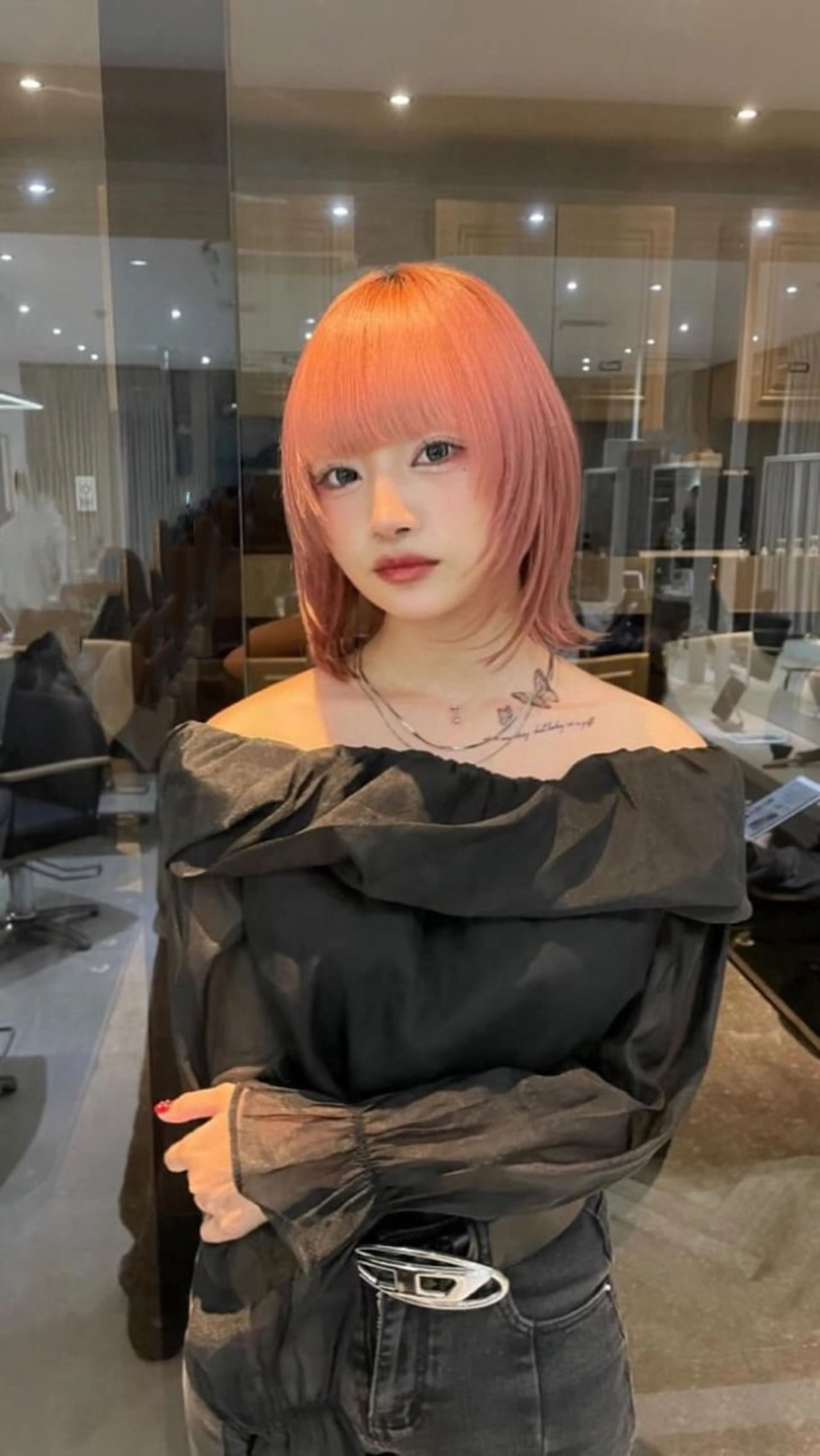 ミディアム ボブレイヤー ミディアムレイヤー アッシュ ボブ くびれヘア ハッシュカット🖤 レイヤー/透けカラーのヘアスタイル