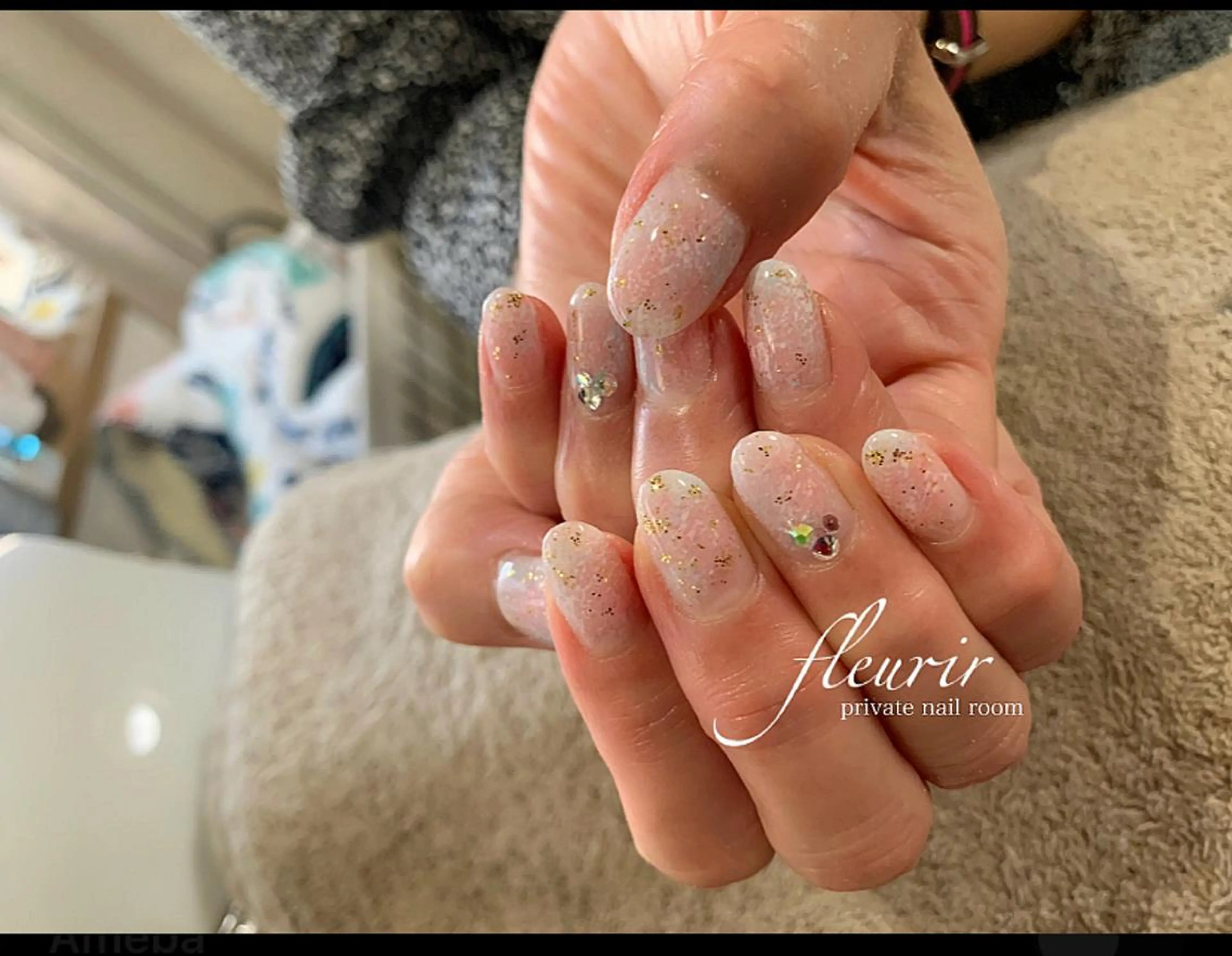 ネイル ゴールド ラメ(グリッター) 水色 パステルネイル ストーンネイル フルリール 【プライベートサロンのネイルデザイン