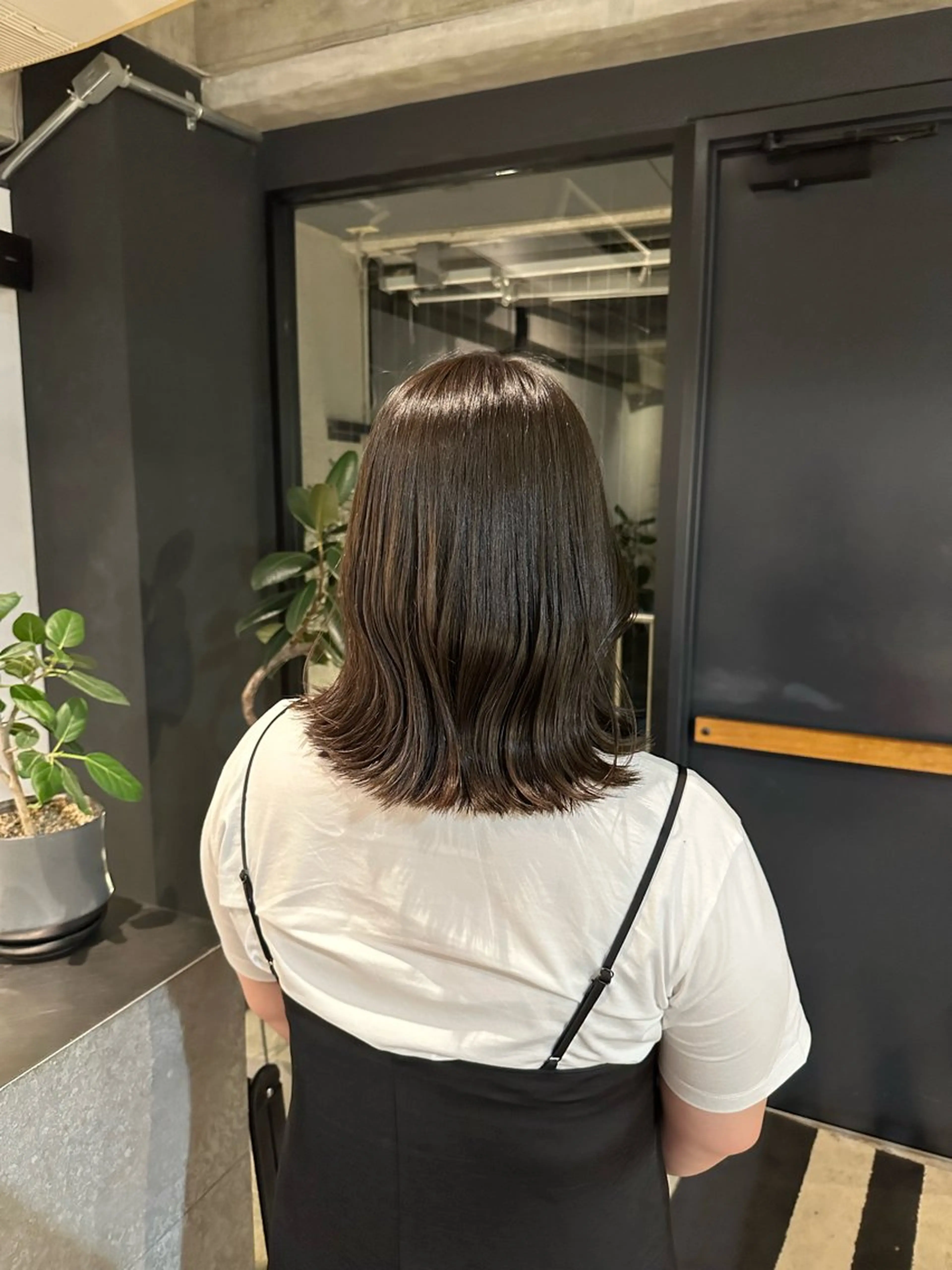 カラー ブラウンカラー オリーブブラウン 小河 穂香のヘアスタイル