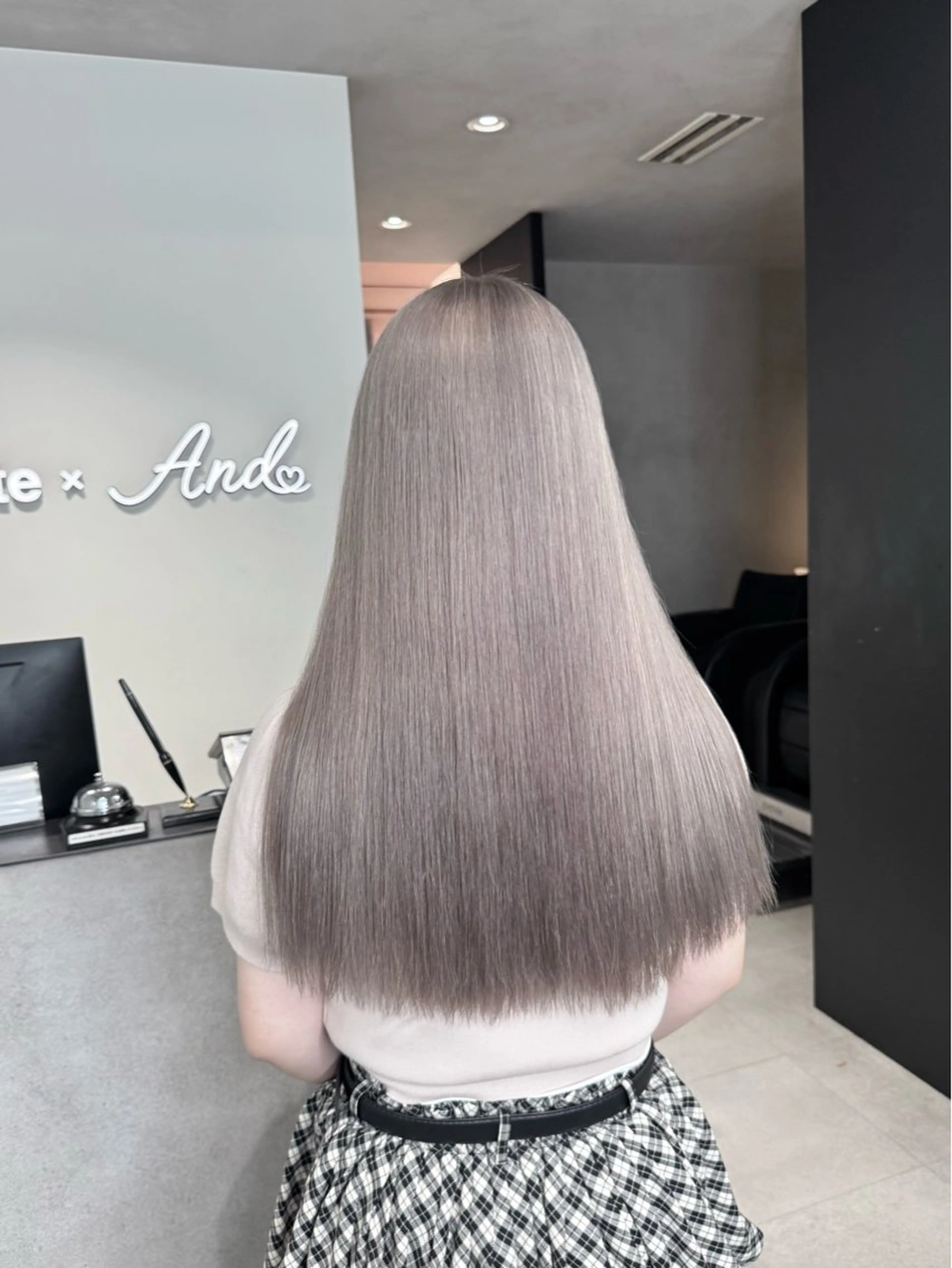 ロング カラー ヘアカラー 🇰🇷韓国風ハイ トーンKANA🖤のヘアスタイル