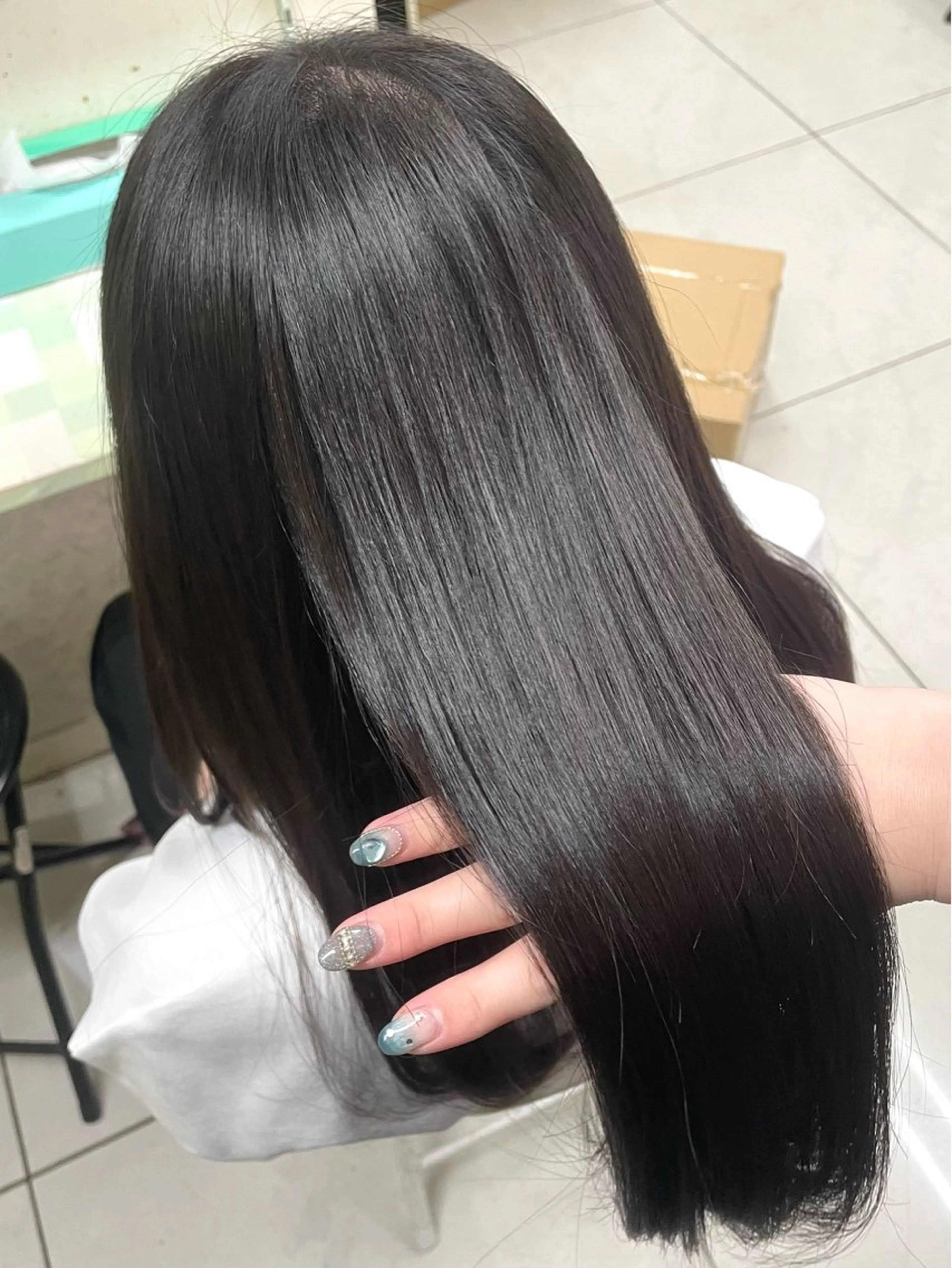 セミロング トリートメント 💖透明感カラー💖 西添 奈々美のヘアスタイル