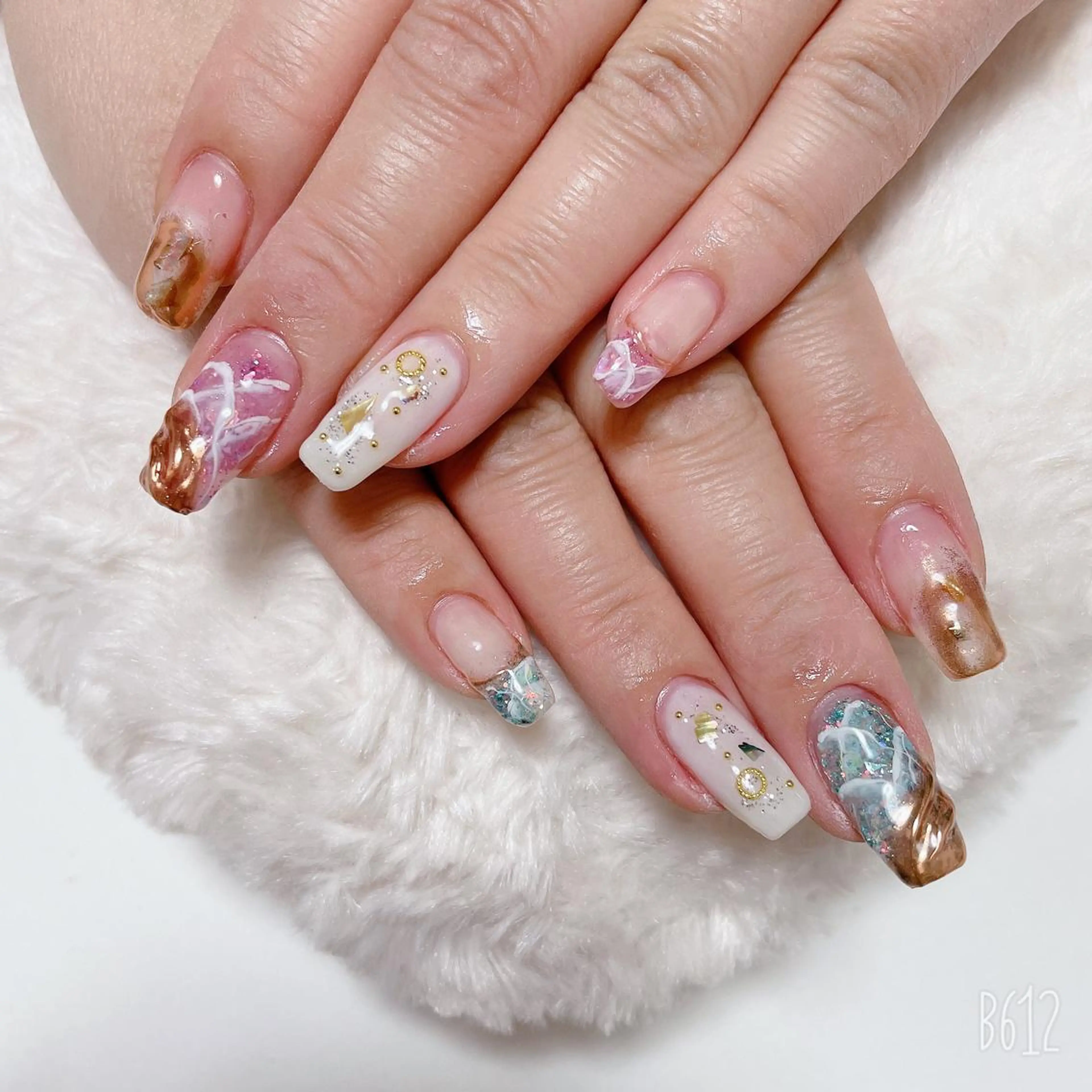 ネイル The Best Beauty受付担当のヘアスタイル