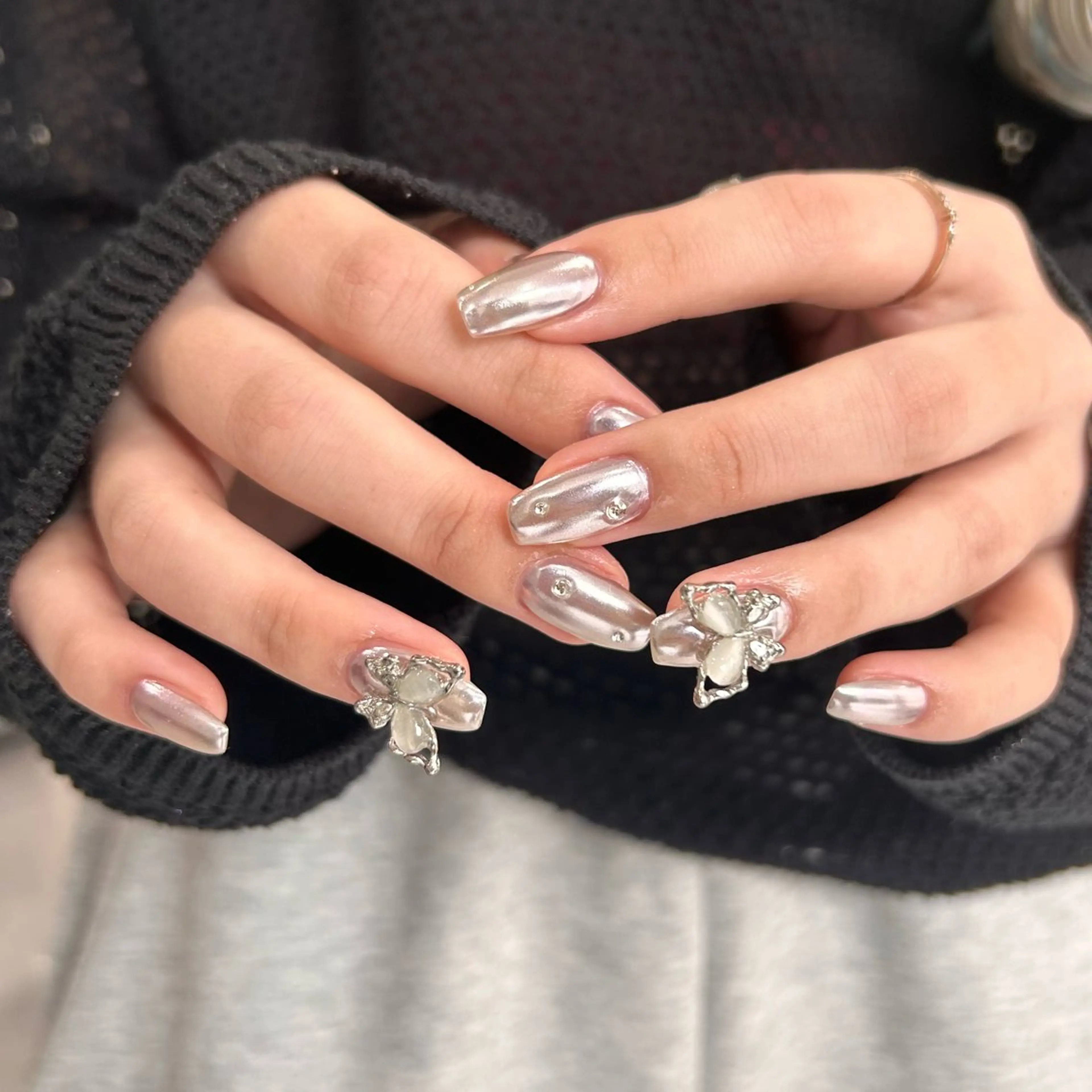 ネイル 韓国ネイル ミラーネイル パープル シルバー ハンドネイル RYO ／Amourのネイルデザイン