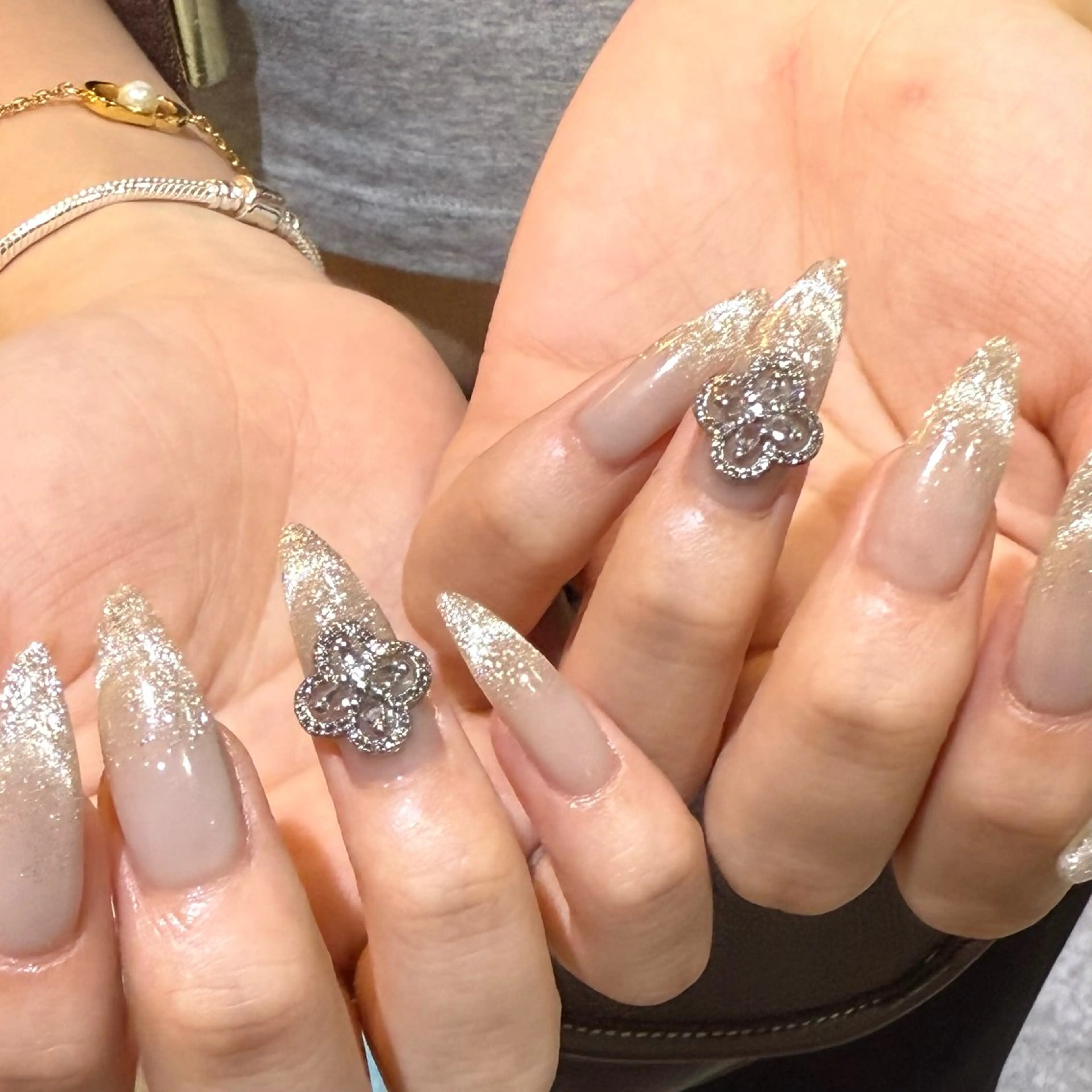 ネイル マグネットネイル ハンドネイル 💅🏽 SHIORI🌙のネイルデザイン