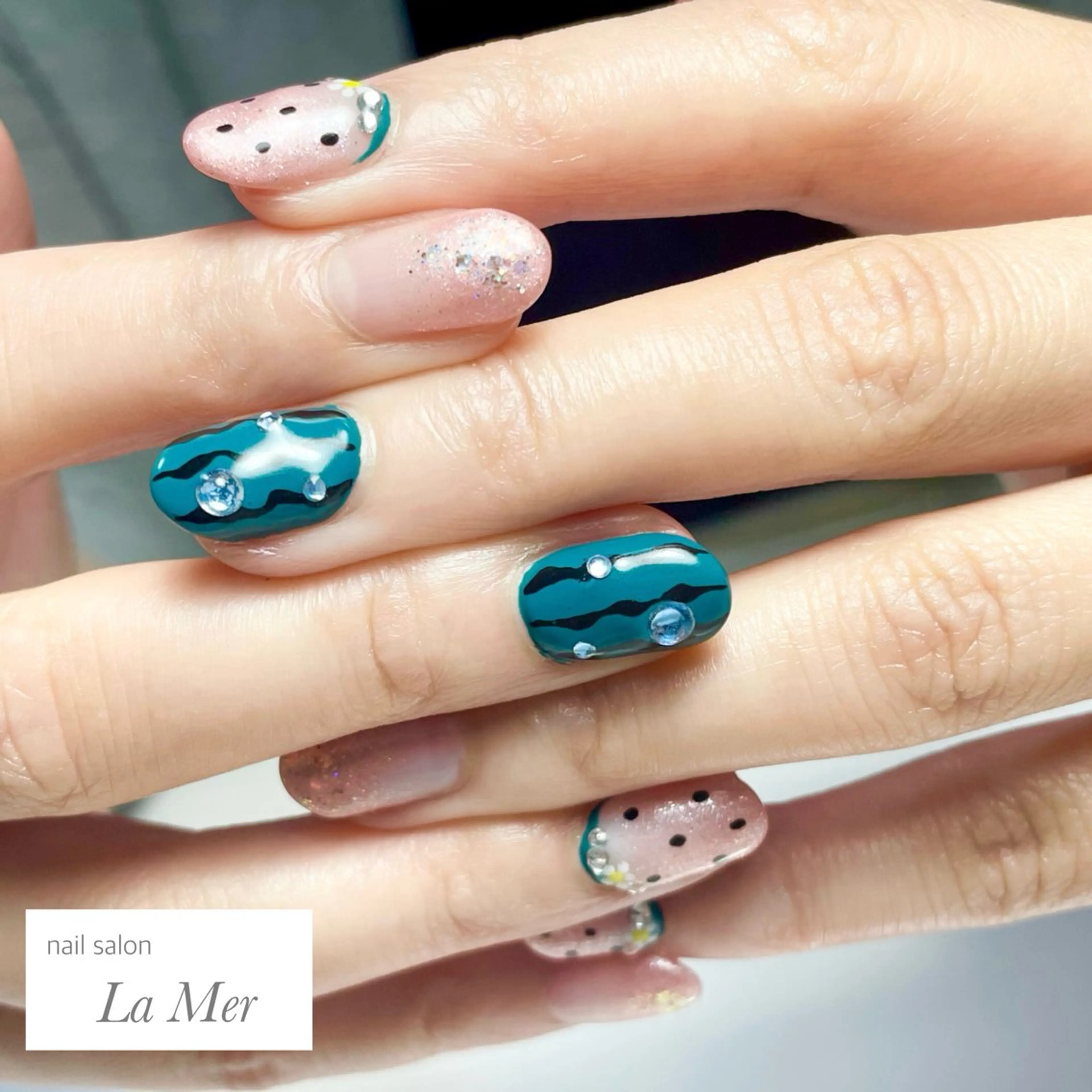 ネイル グラデーション グリーン 持ち込み ピンク 赤色 nailsalon La Merのネイルデザイン
