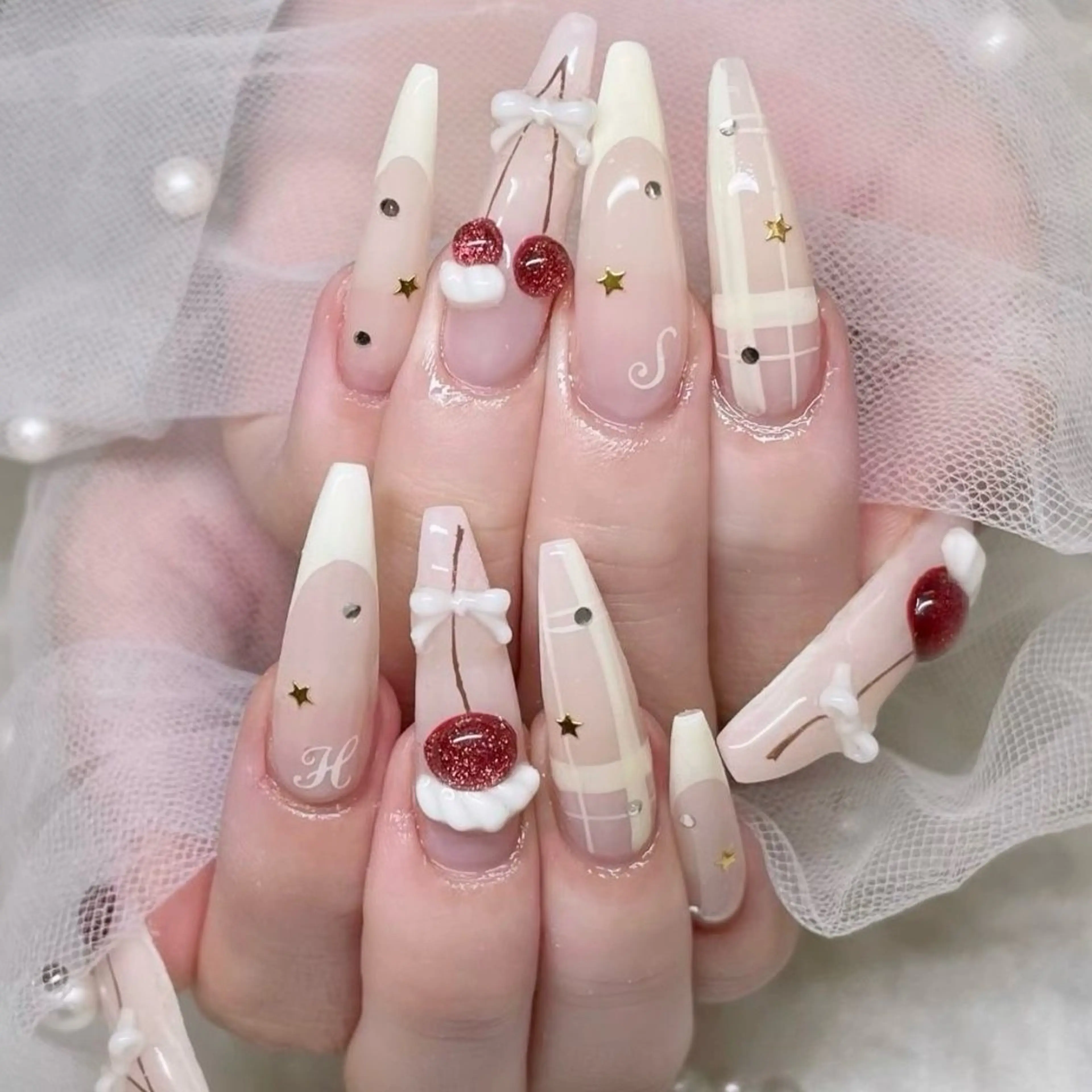 ネイル アートネイル 長さ出し フレンチネイル ジェルネイル キラキラネイル Belle Nail Salonのネイルデザイン