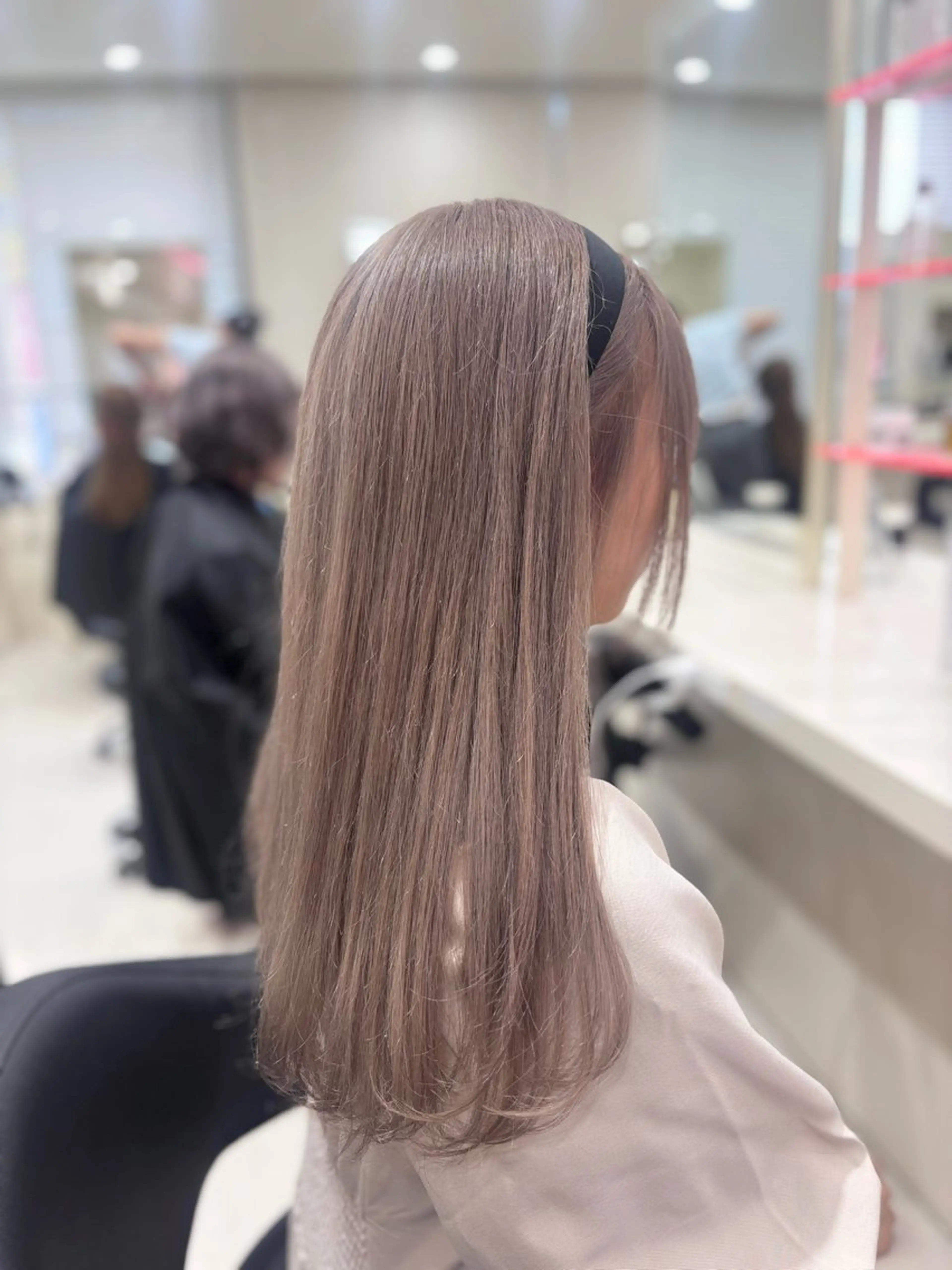 カラー ヘアカラー トリートメント 透明感ハイトーン/ ベージュ/りくと🦔のヘアスタイル