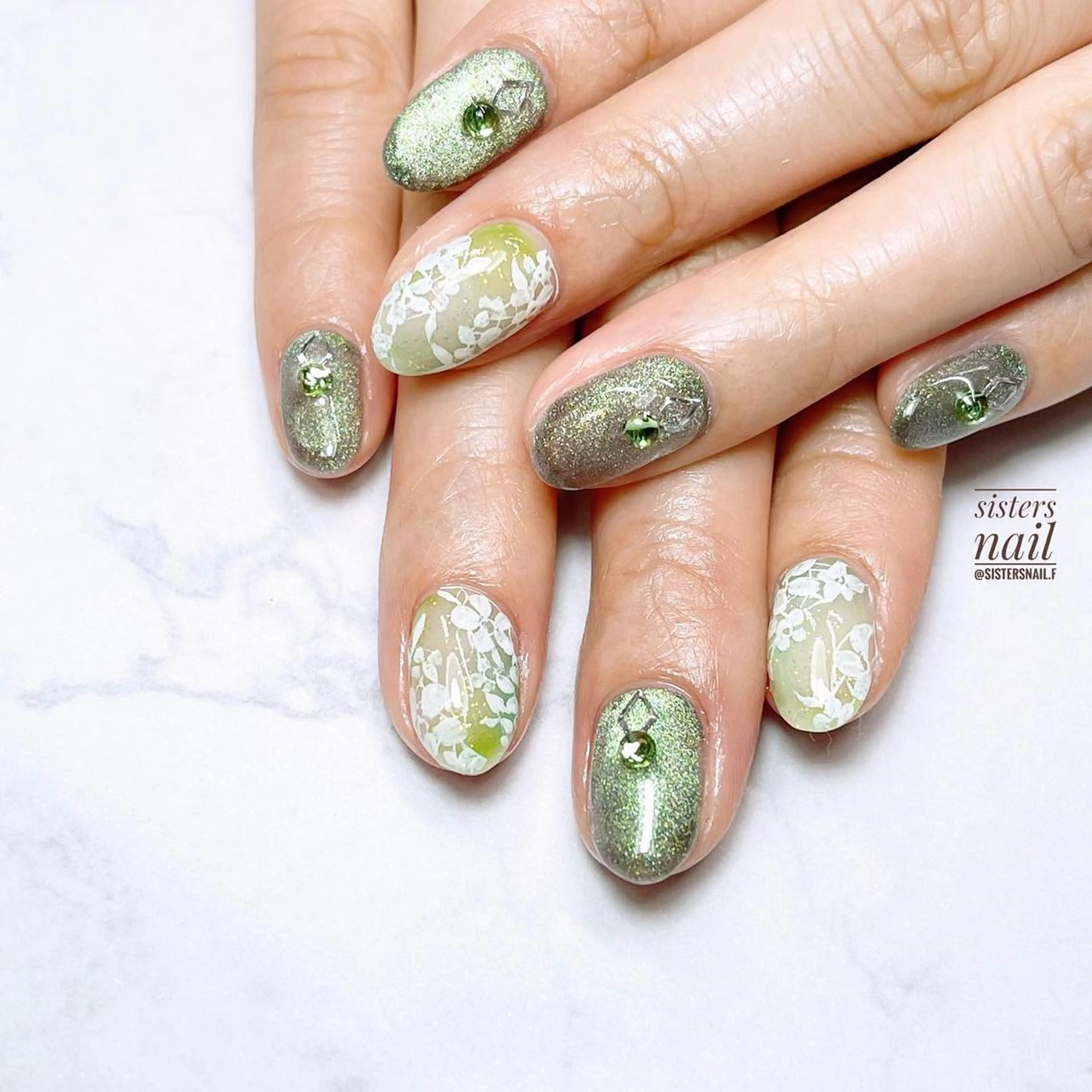 ネイル アートネイル フラワーネイル グリーン キラキラネイル レース sisters nail.fのネイルデザイン