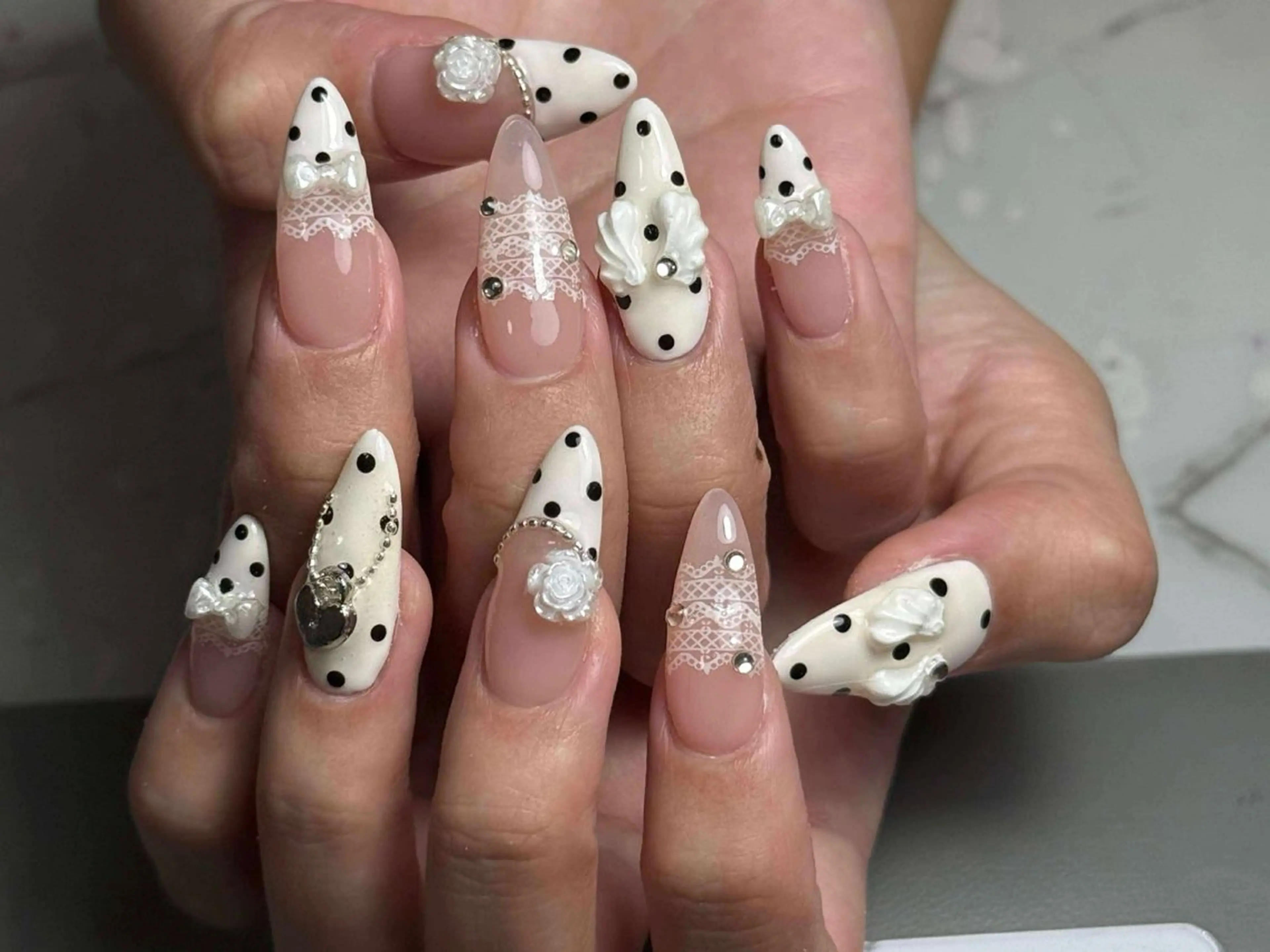 ネイル アートネイル フレンチネイル ジェルネイル グラデーション 韓国ネイル ハンドネイル 💕鈴木ユリ パラジェル/オフ無料のネイルデザイン