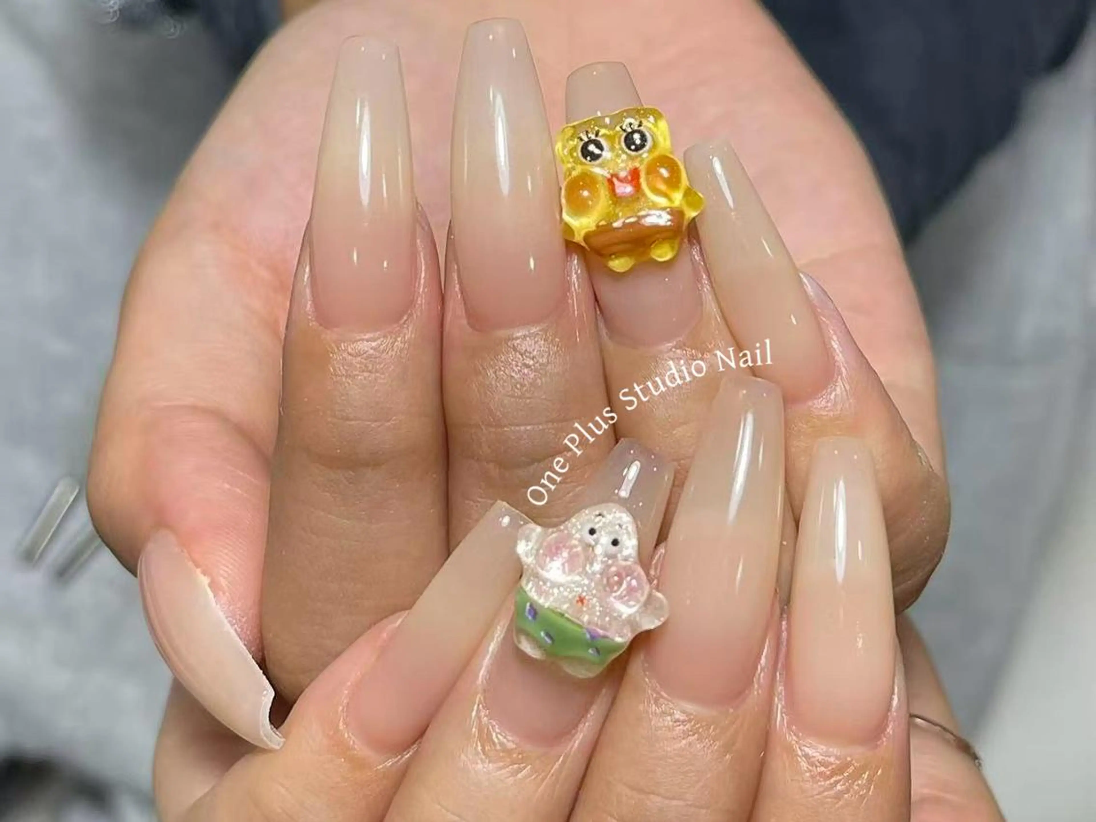 ネイル アートネイル オーロラネイル ガーリー キラキラネイル 韓国ネイル One plus StudioNailのネイルデザイン