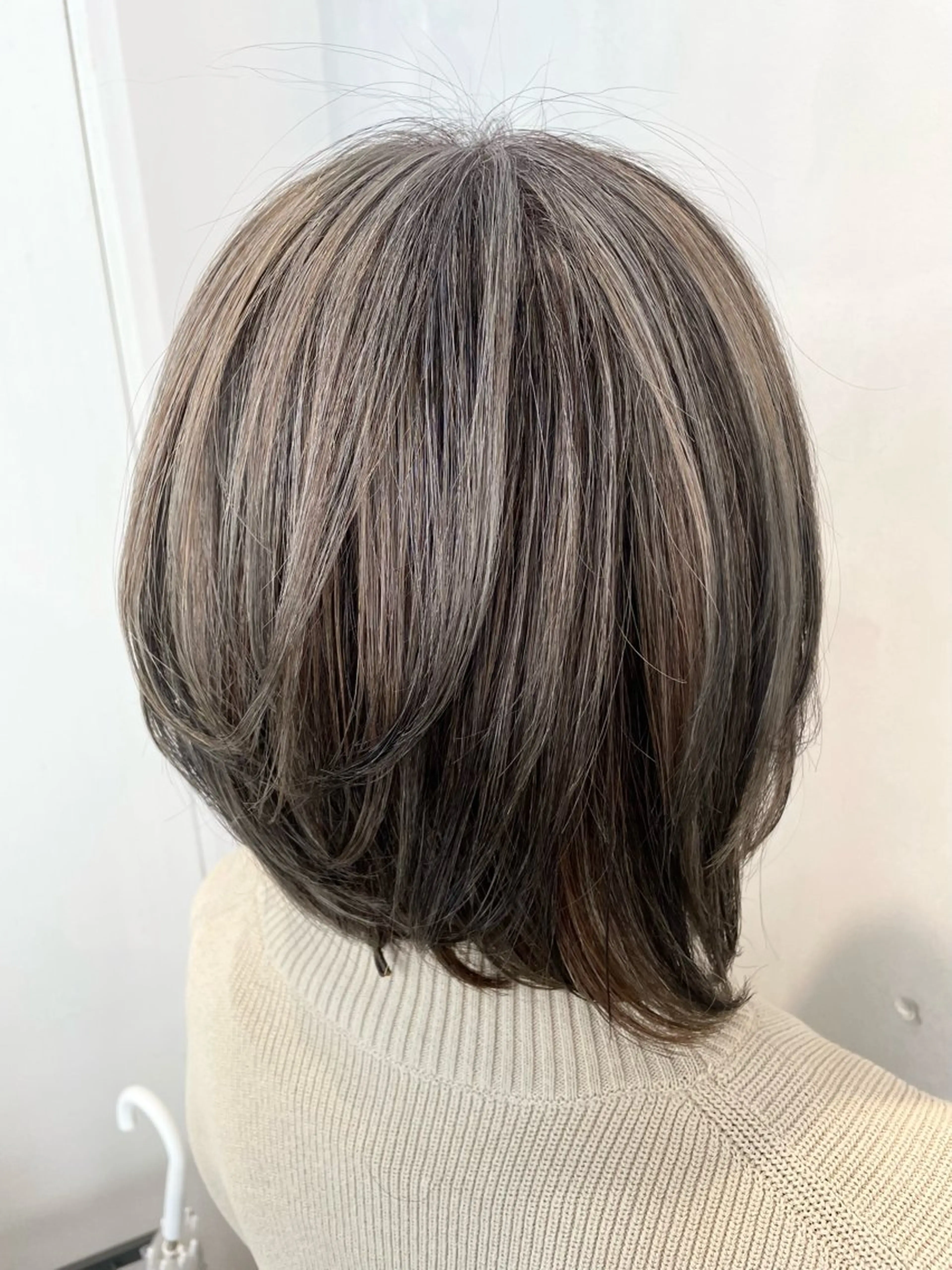 ショート カラー ショートレイヤー ハイライトカラー ハイライト レイヤーカット ショートヘア カット ヘアカラー トリートメント 透明感カラー✨艶髪 制作🌱山根あゆみのヘアスタイル