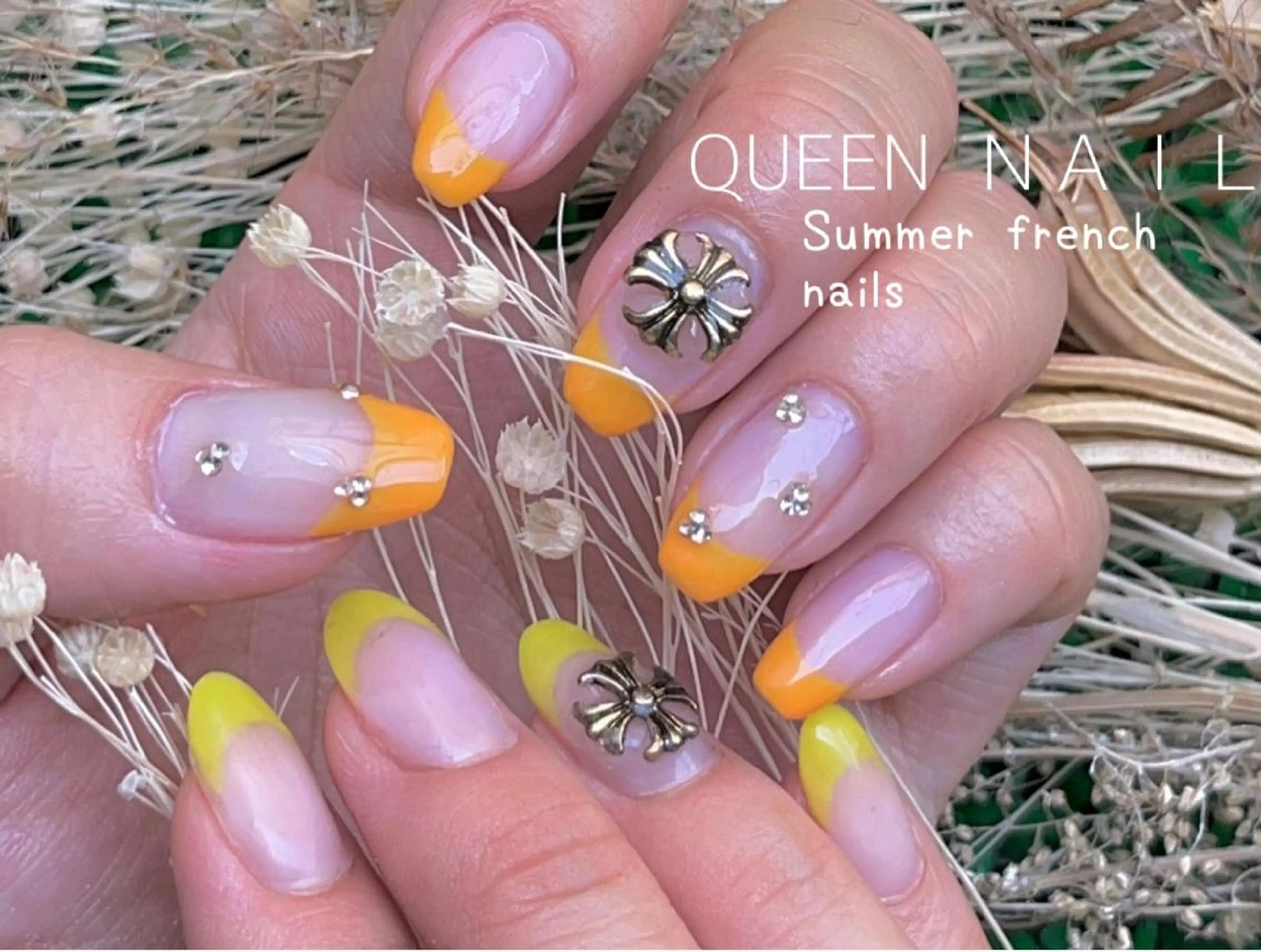 ミディアム カラー ネイル オレンジ イエローカラー 韓国風ヘア フレンチネイル 韓国ネイル Queen nail所属・QUEENＮA IＬ JR寺田町1分のネイルデザイン