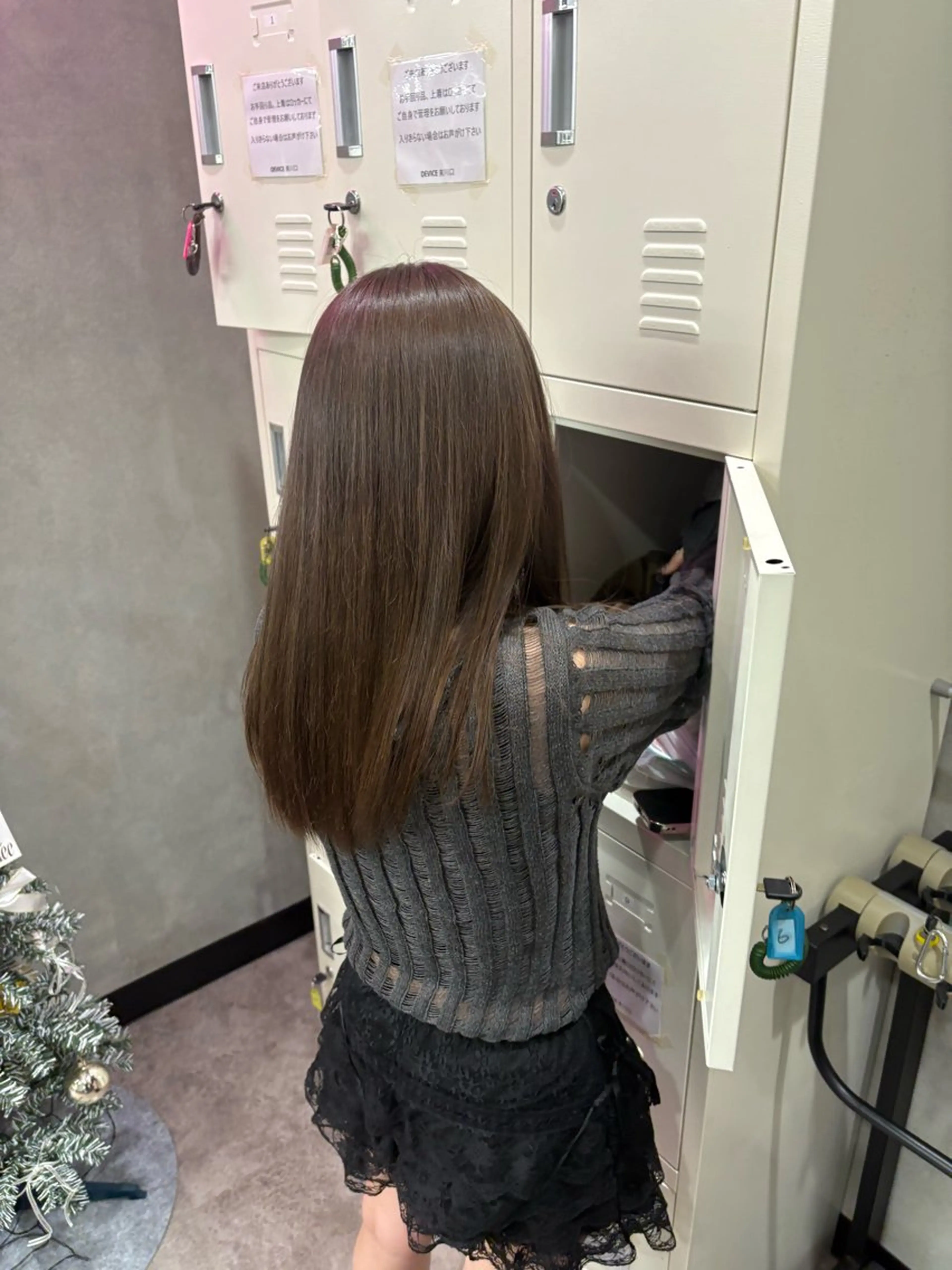 ロング カラー アッシュ ベージュカラー カット ヘアカラー トリートメント ナルミ ケイスケのヘアスタイル