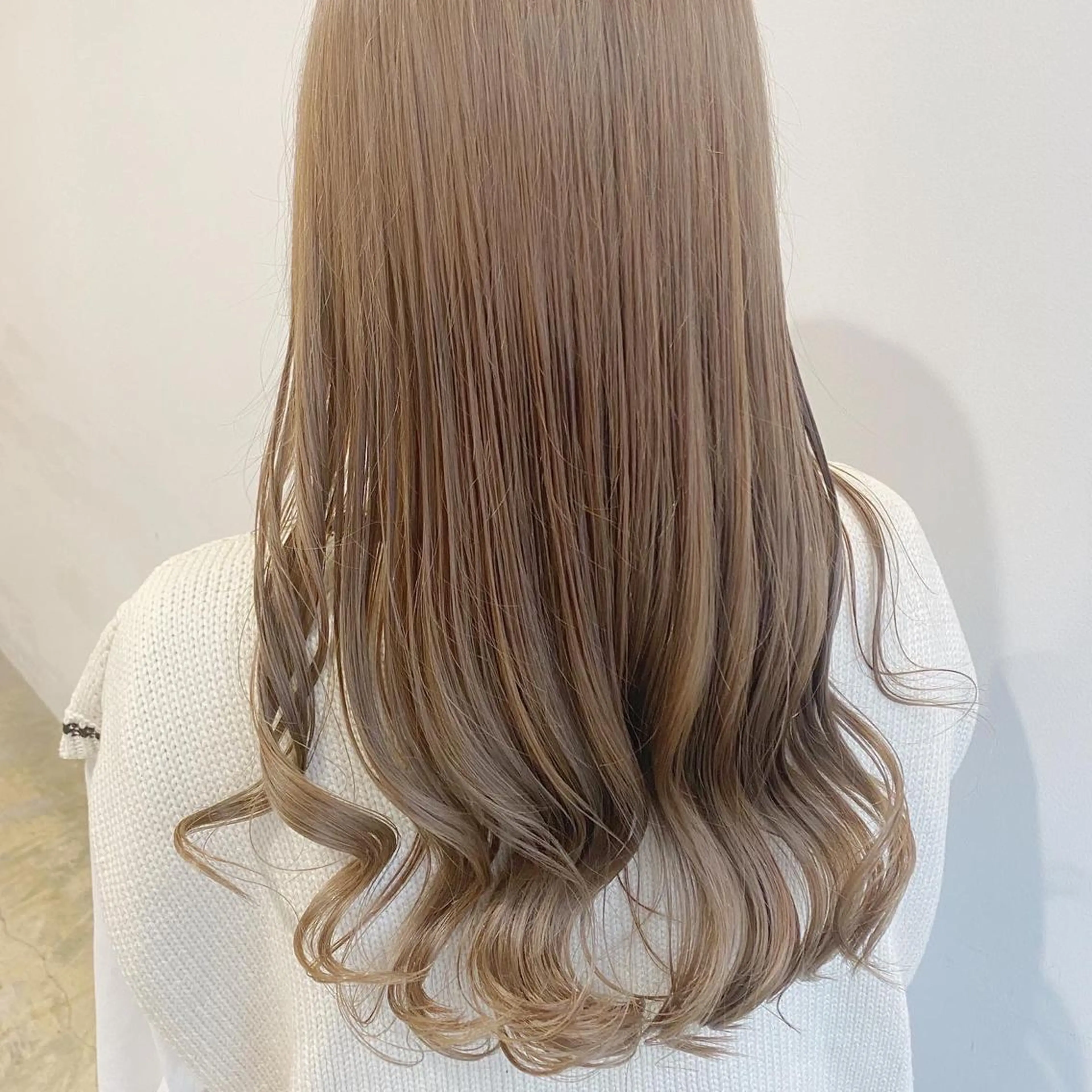 カラー ベージュカラー ミルクティーベージュ 北田 美琴 / 柔らかいカラーのヘアスタイル