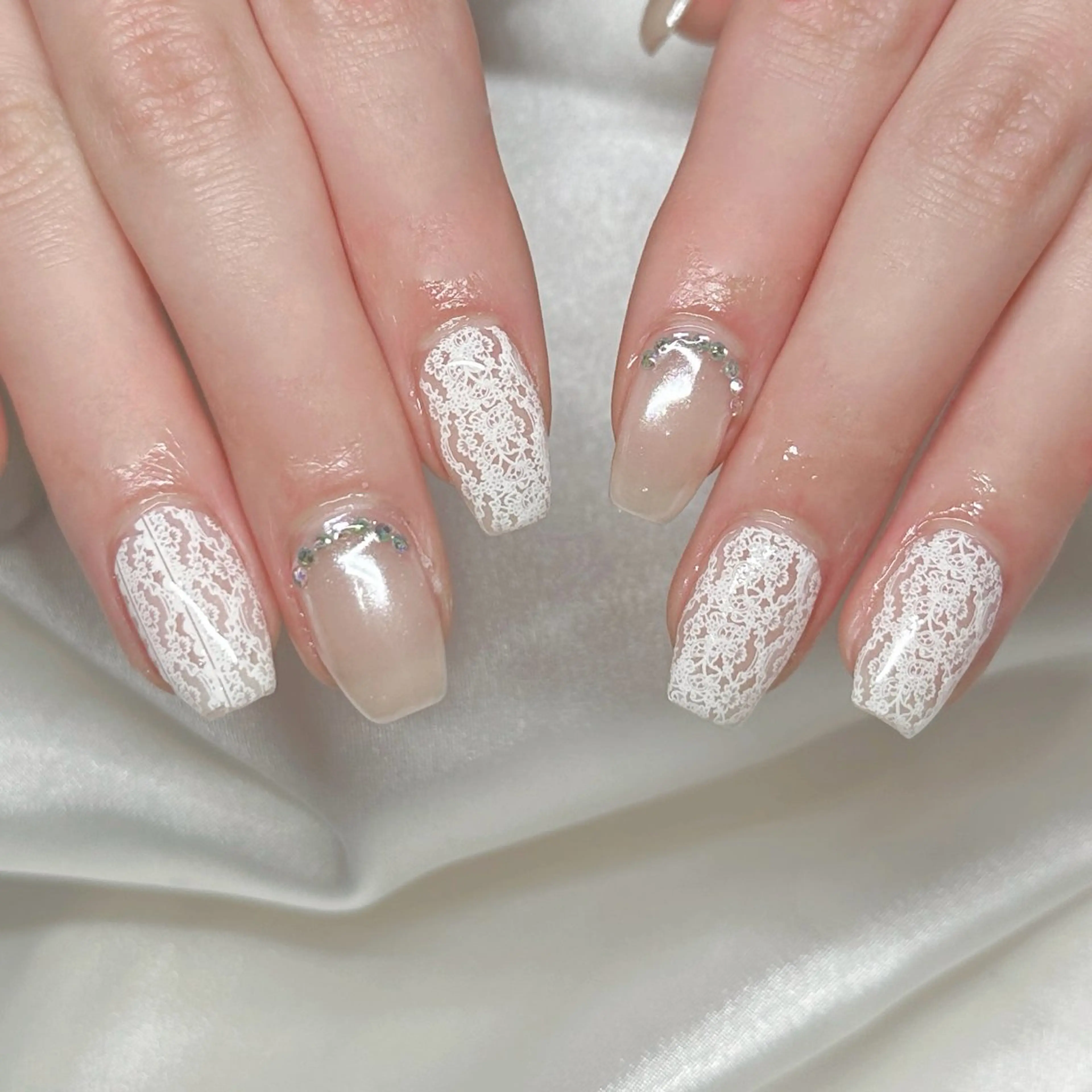 ネイル ガーリー 韓国ネイル レース ミラーネイル 春ネイル ハンドネイル L'oeillet所属・L'oeillet HIBIKIのネイルデザイン