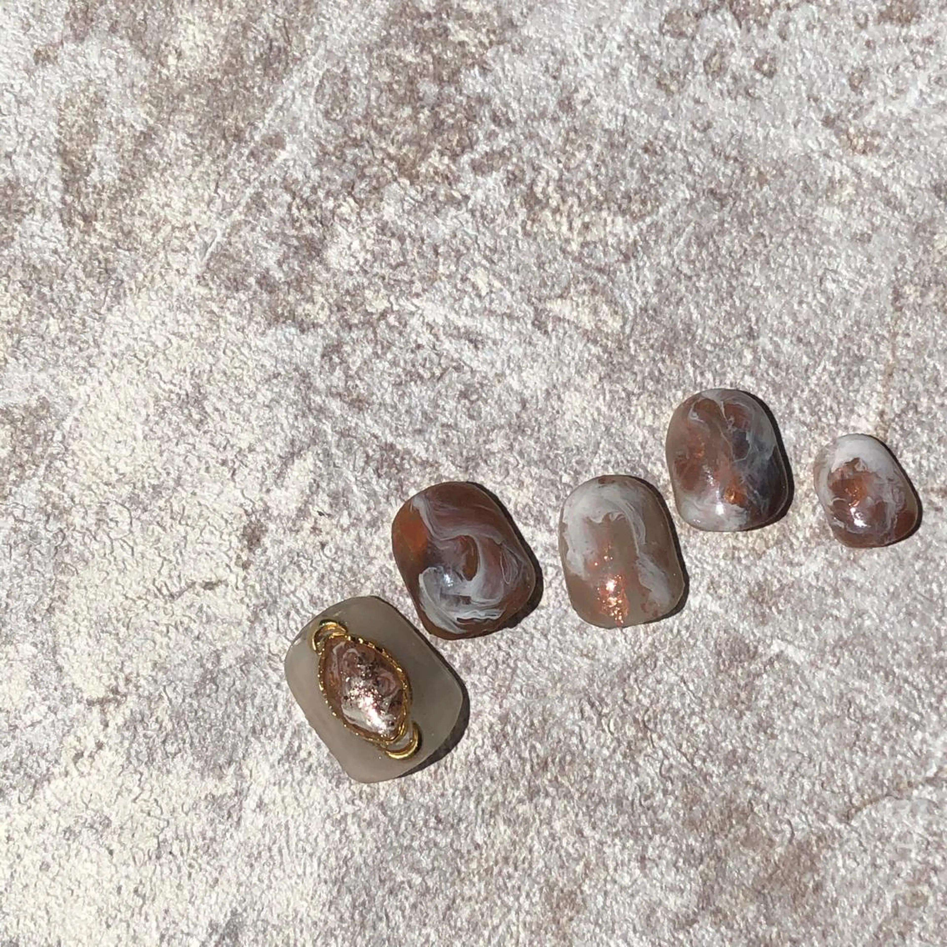 ネイル アートネイル ブラウン ジェルネイル ニュアンスネイル ショートネイル crestnail所属・小林 束紗のネイルデザイン