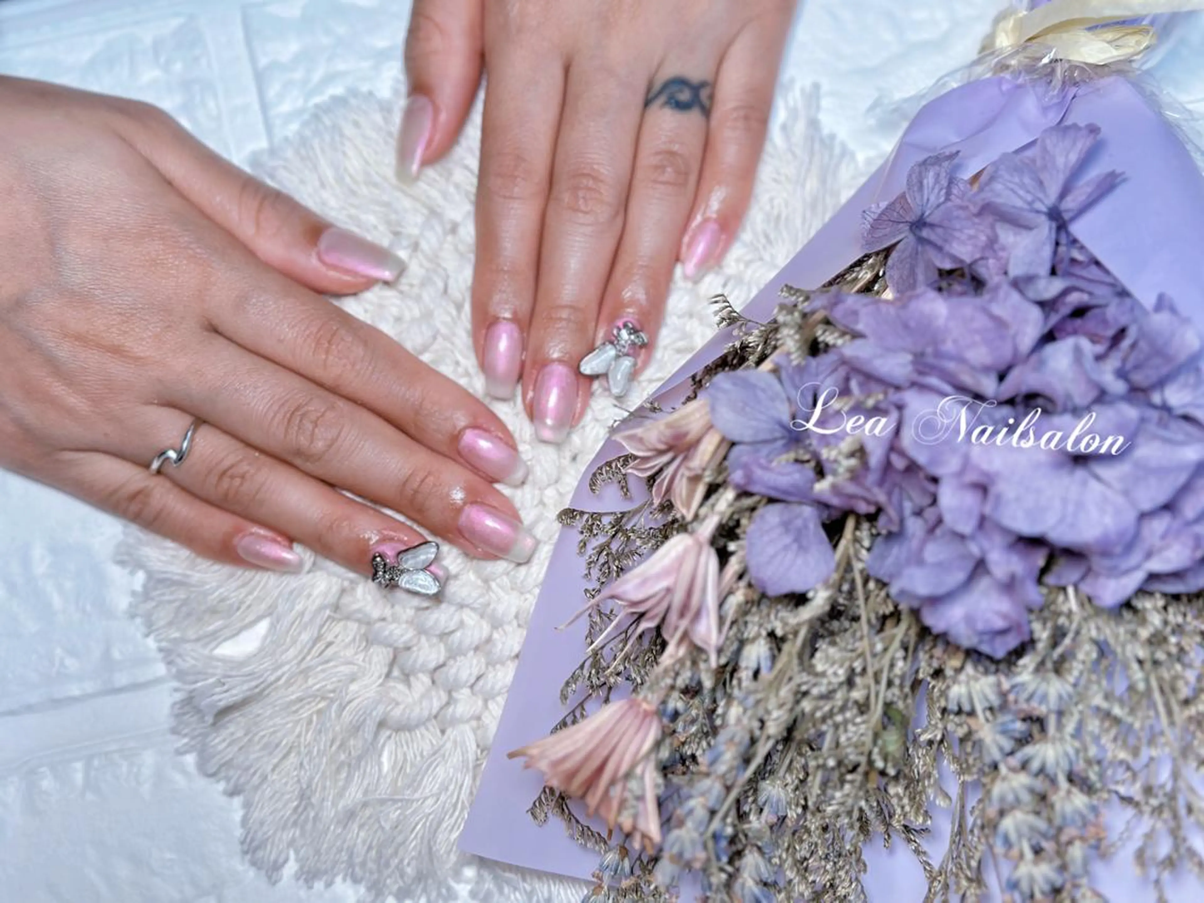 ミディアム カラー ネイル Lea NAILsalon所属・Le’a NailSalonのネイルデザイン