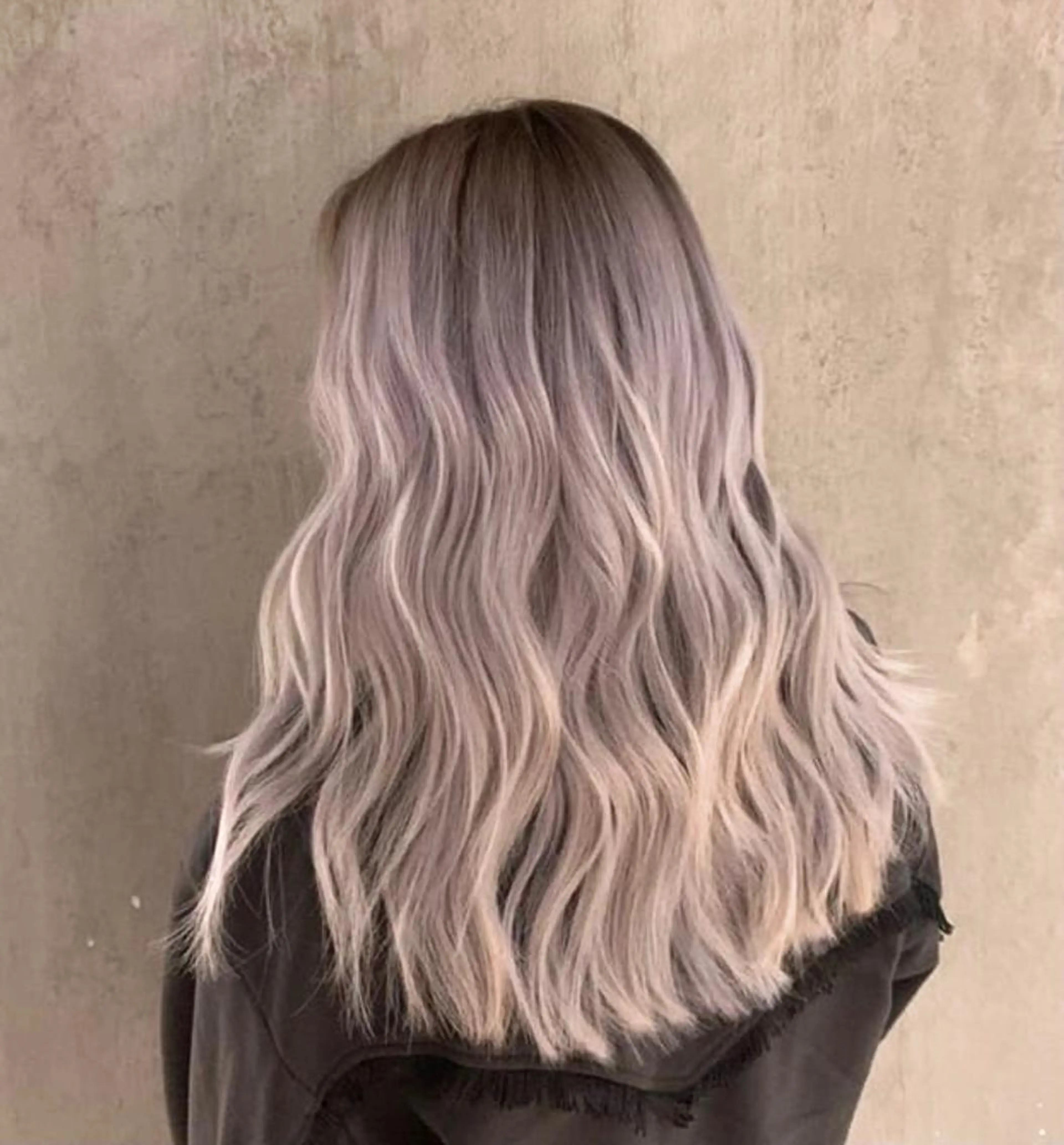 ミディアム カラー ベージュカラー ブリーチ ピンクカラー ヘアカラー トリートメント ケア剤オタク×海外 ヘア長谷川裕起のヘアスタイル