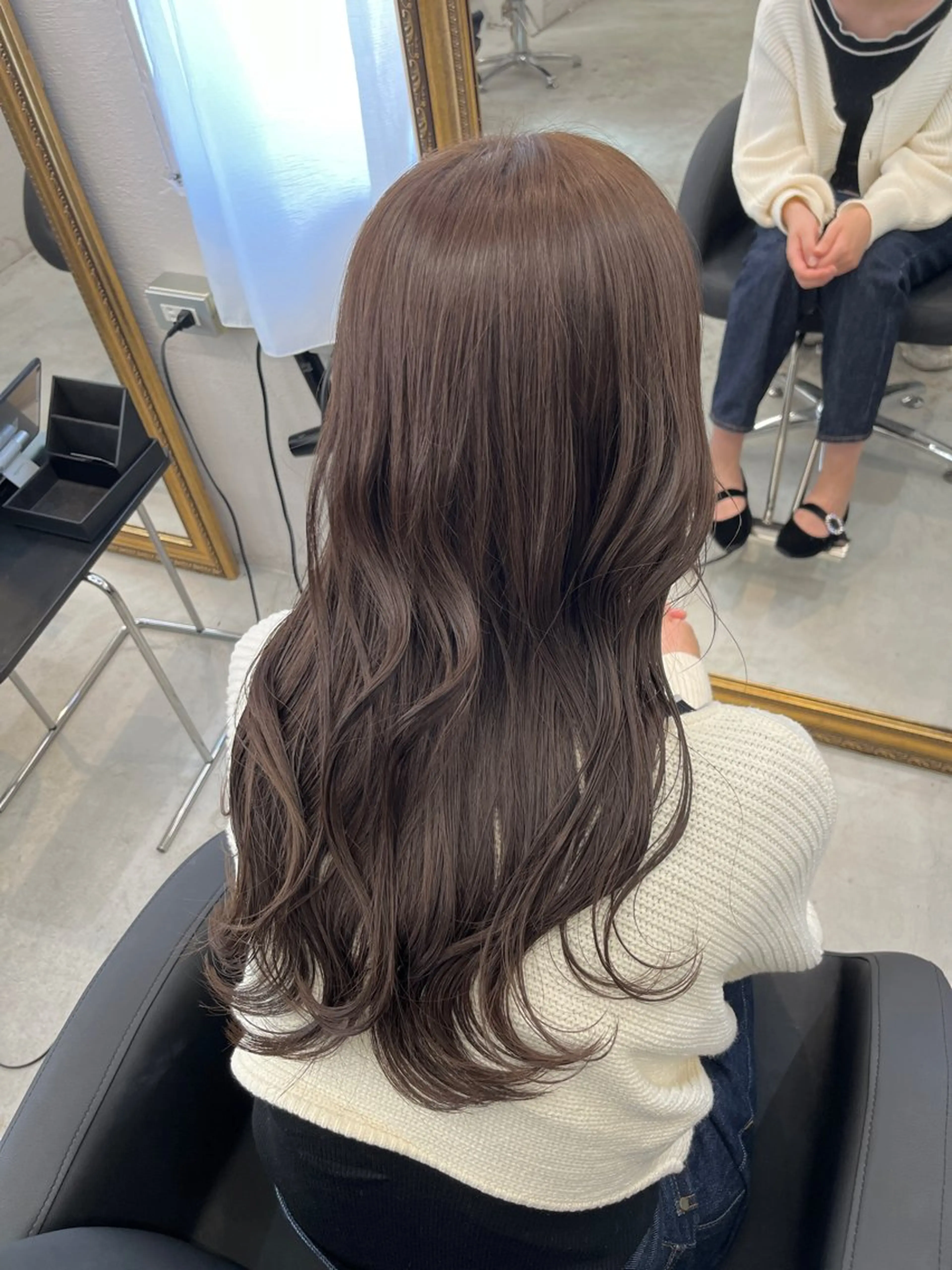 ロング カラー REAL【レアル】所属・グレージュ/透け感 カラー/透明感カラーのヘアスタイル