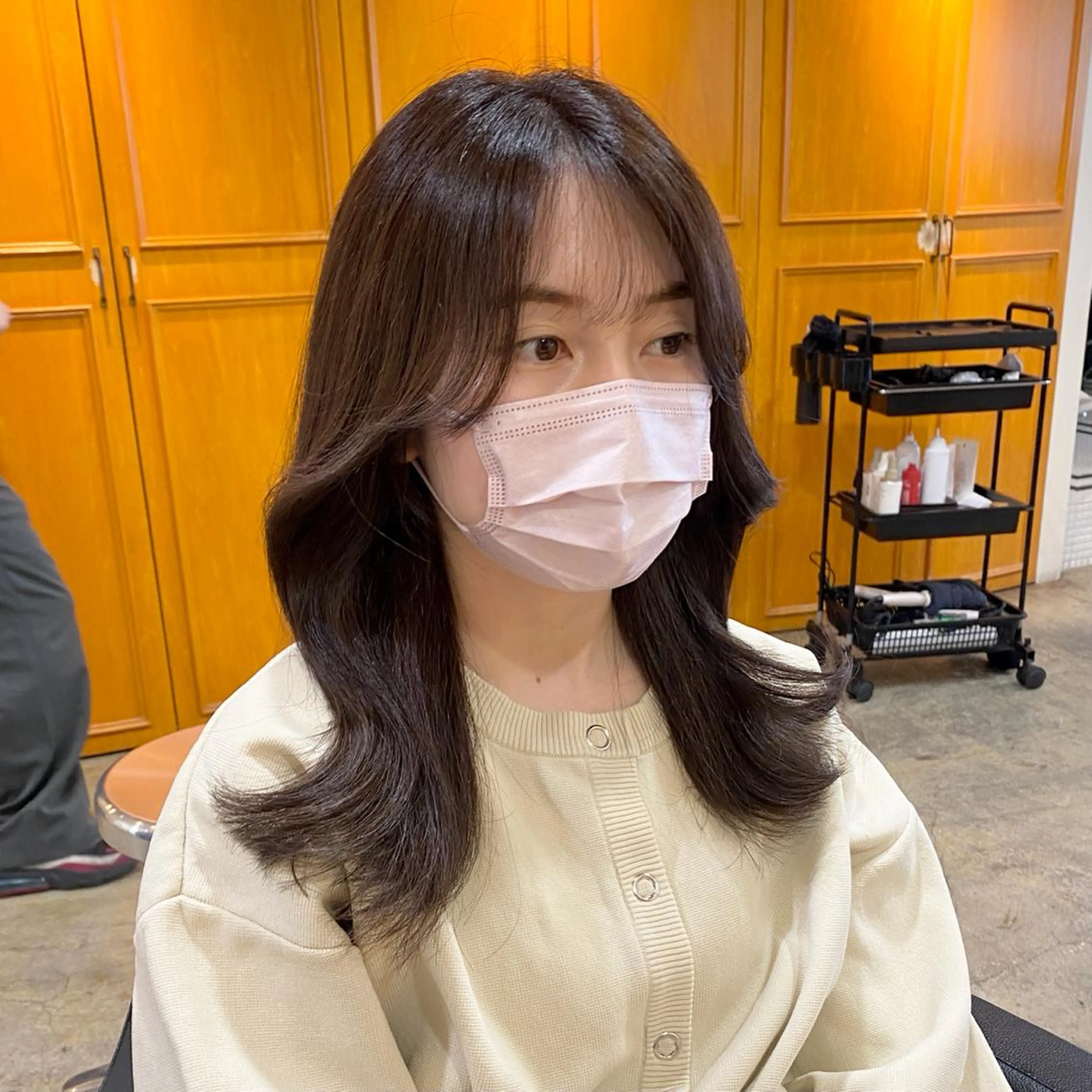 ミディアム カラー ベージュカラー くびれヘア カット ヘアカラー salowin渋谷kitaya park前所属・RIKA韓国ヘア/く びれヘア/上品カラーのヘアスタイル