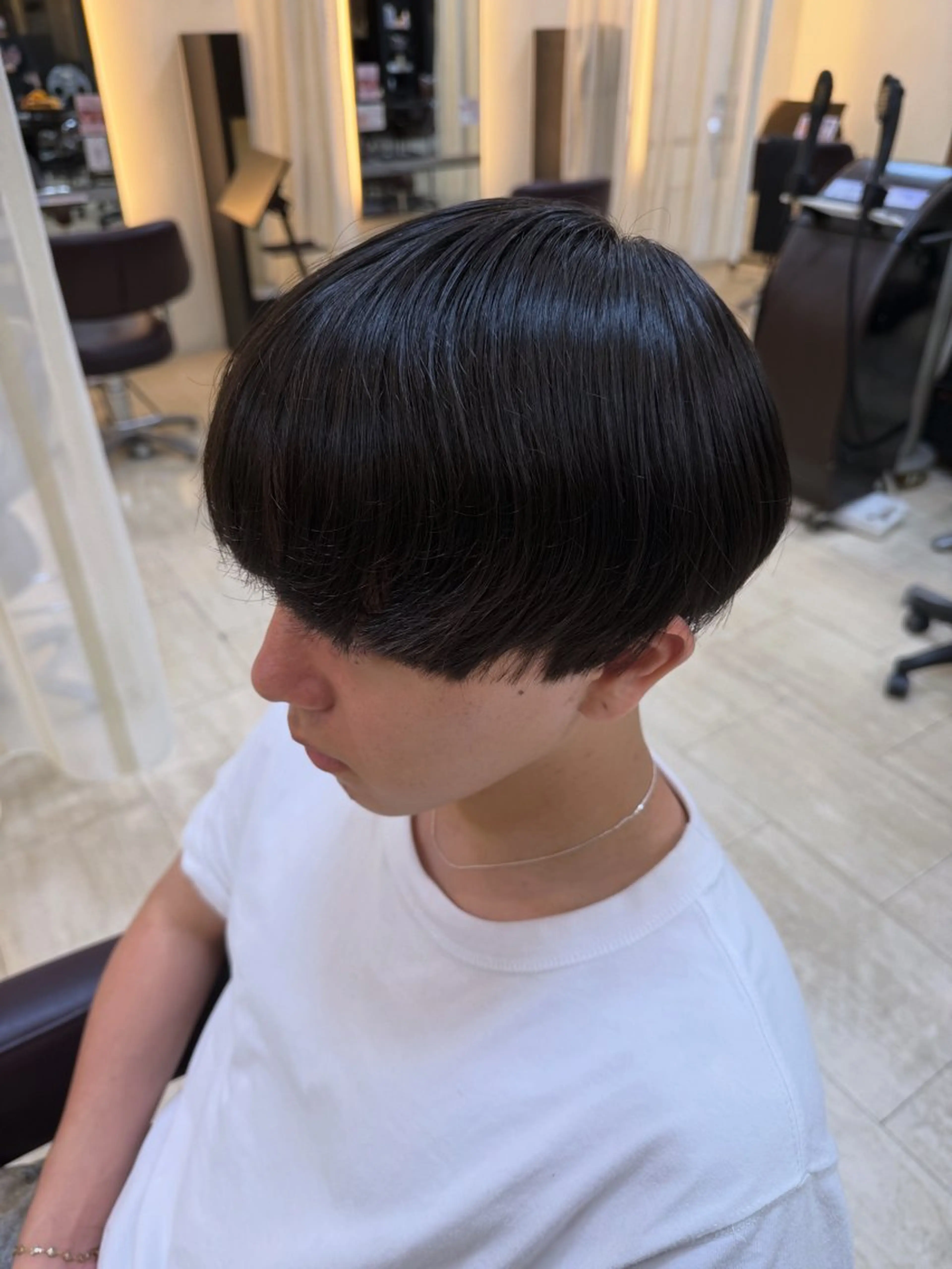 ショート メンズ センターパート フェザーパーマ メンズパーマ メンズツイストパーマ 波巻きパーマ 東田 篤希のヘアスタイル