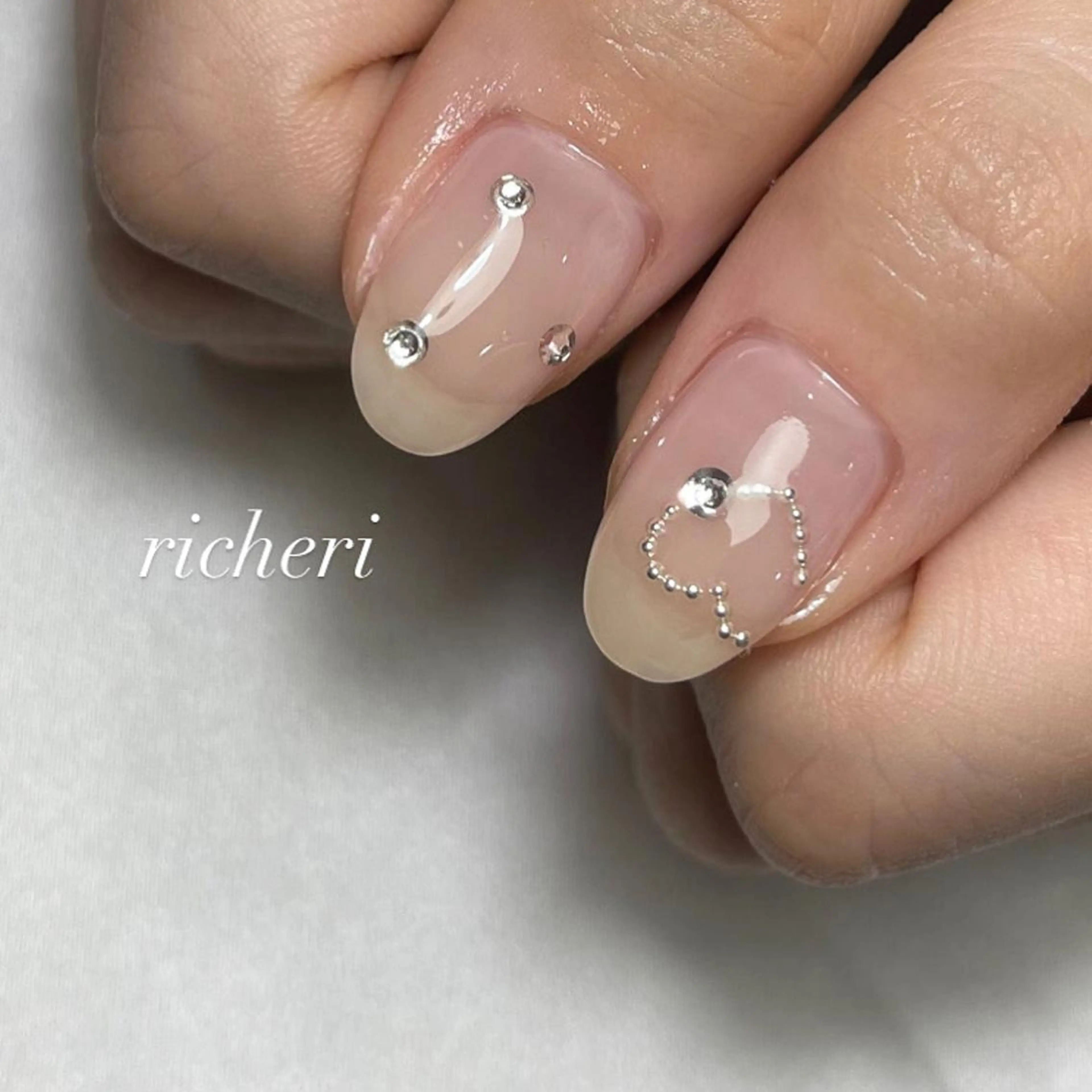 ミディアム ネイル ハンドネイル richeri beautyのエステ・リラクイメージ