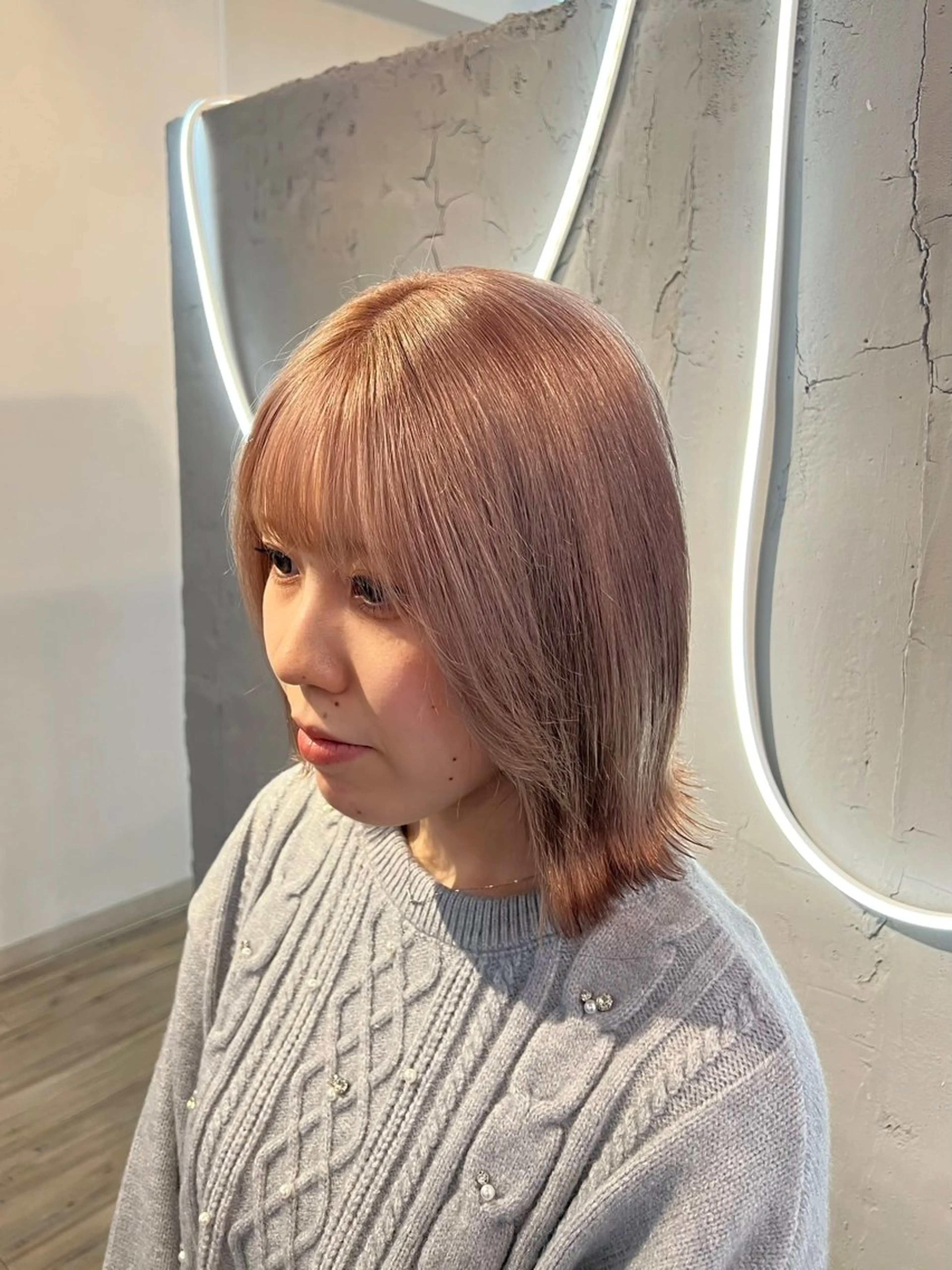 ショート カラー ベージュカラー ボブ 外ハネヘア カット ヘアカラー トリートメント いぐち しょうた🫧 ブリーチカラー🫧のヘアスタイル