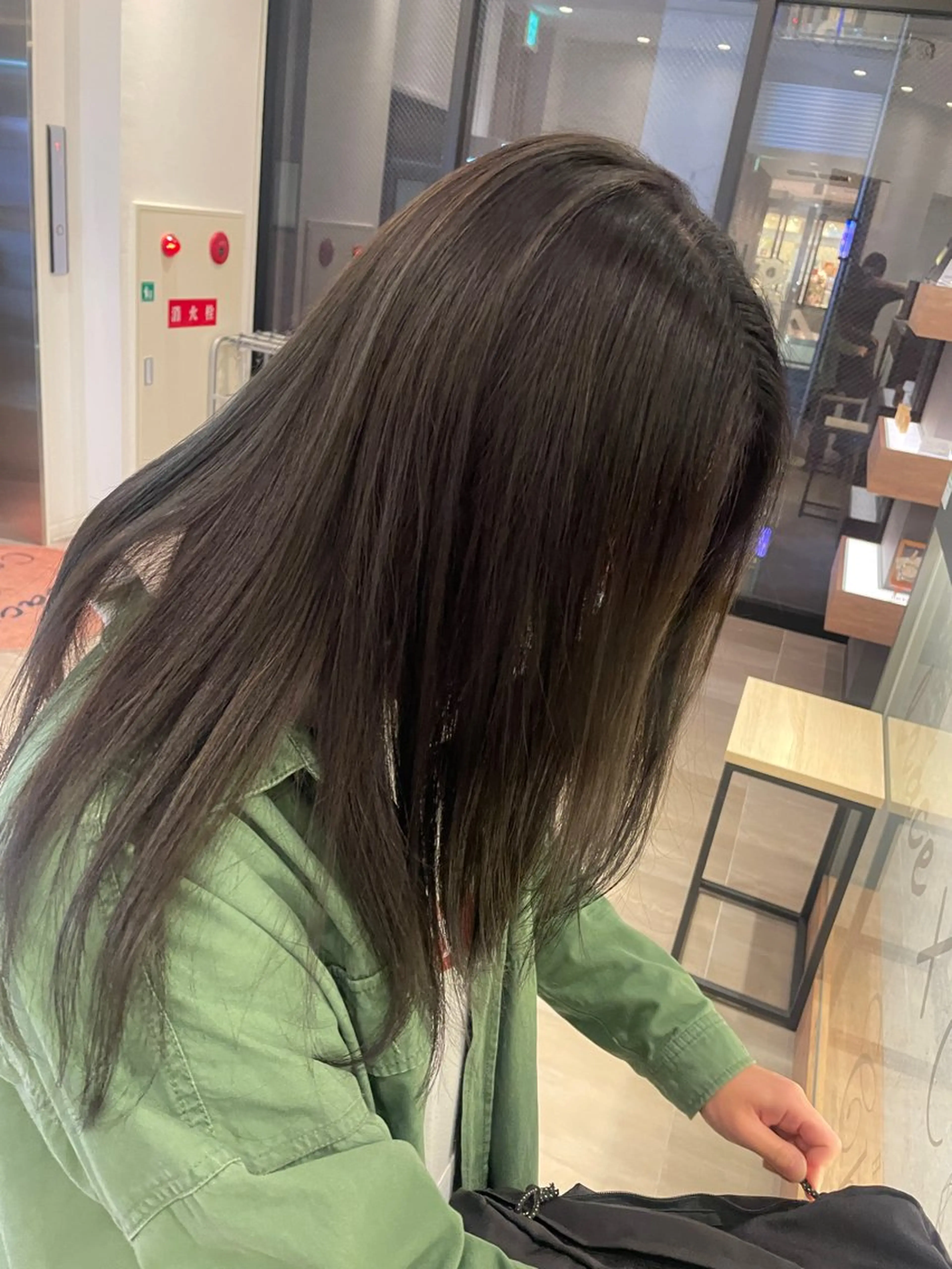 ロング ヘアカラー 平井 よし乃のヘアスタイル