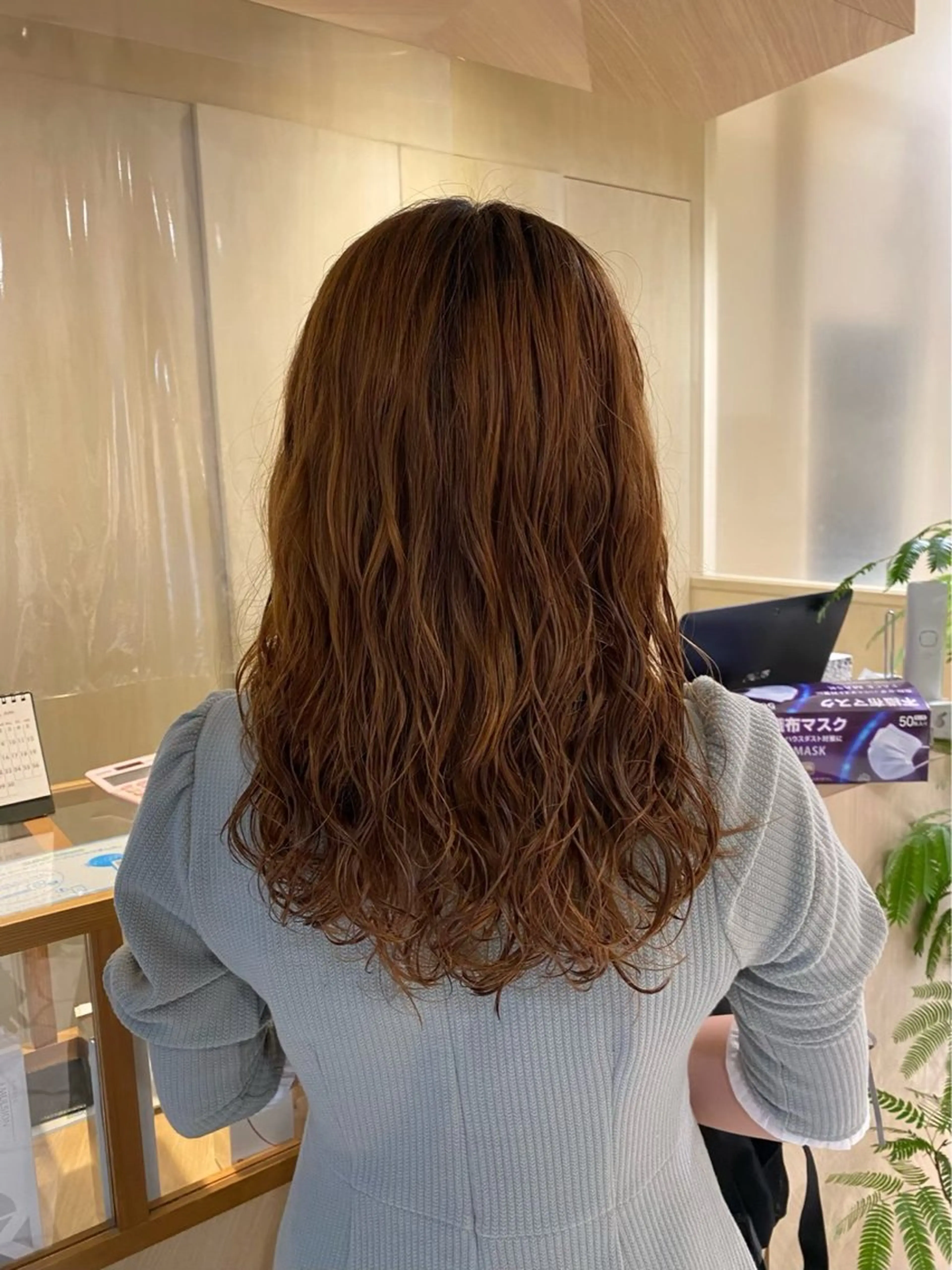 ミディアム カラー パーマ ミディアムパーマ カット パーマ トリートメント CYAN.所属・山口 陸のヘアスタイル